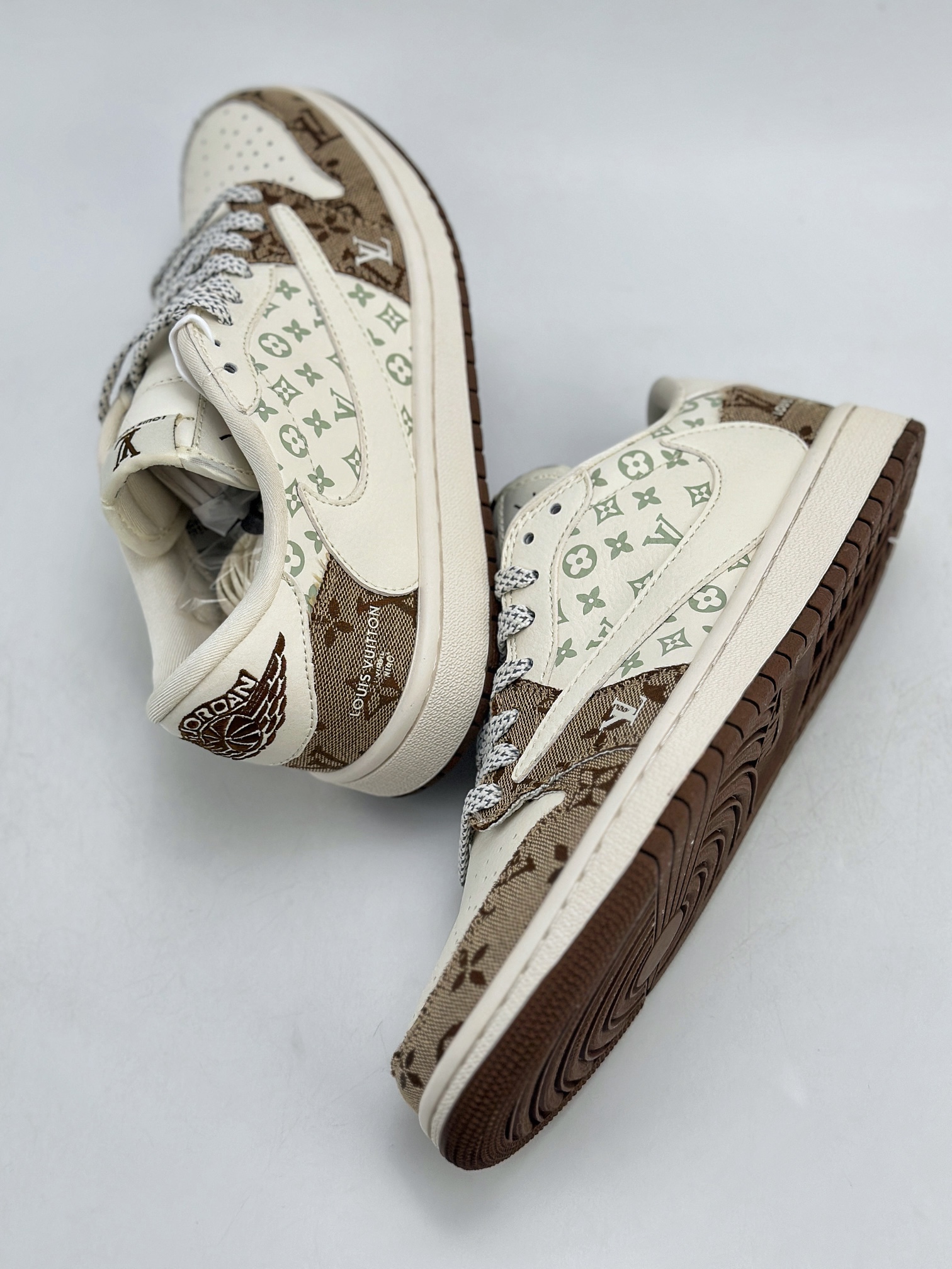 280 Air Jordan 1 Retro Low x Louis Vuitton x Travis Scott 三方联名满印白灰 SJ2068-102