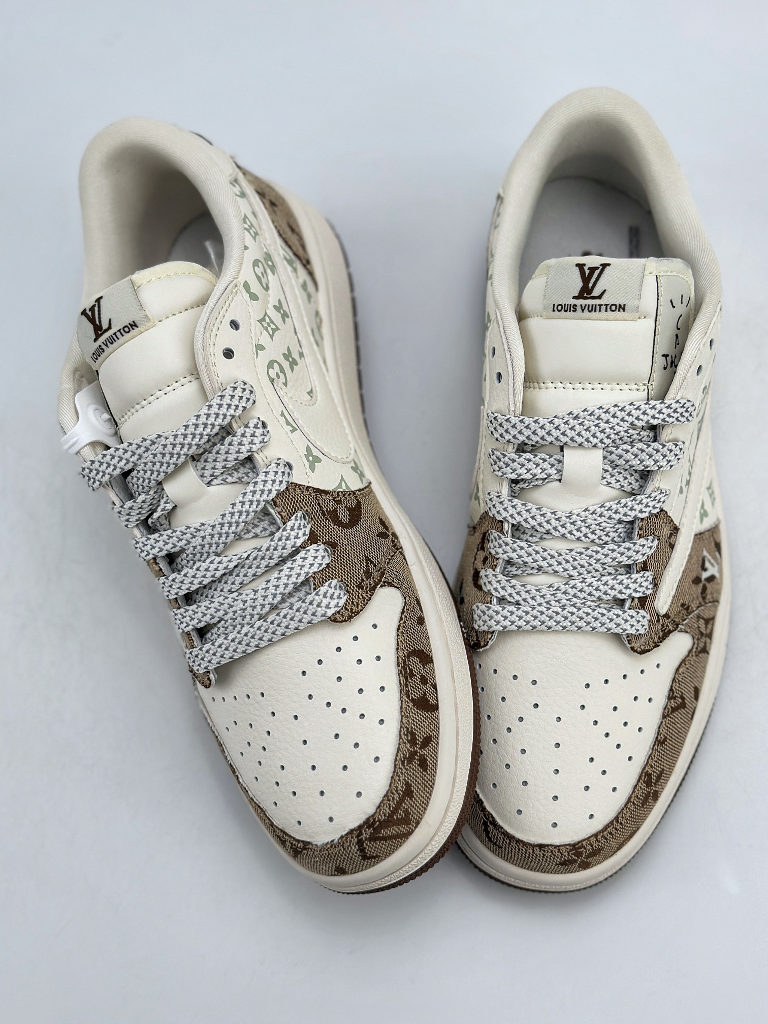 280 Air Jordan 1 Retro Low x Louis Vuitton x Travis Scott 三方联名满印白灰 SJ2068-102