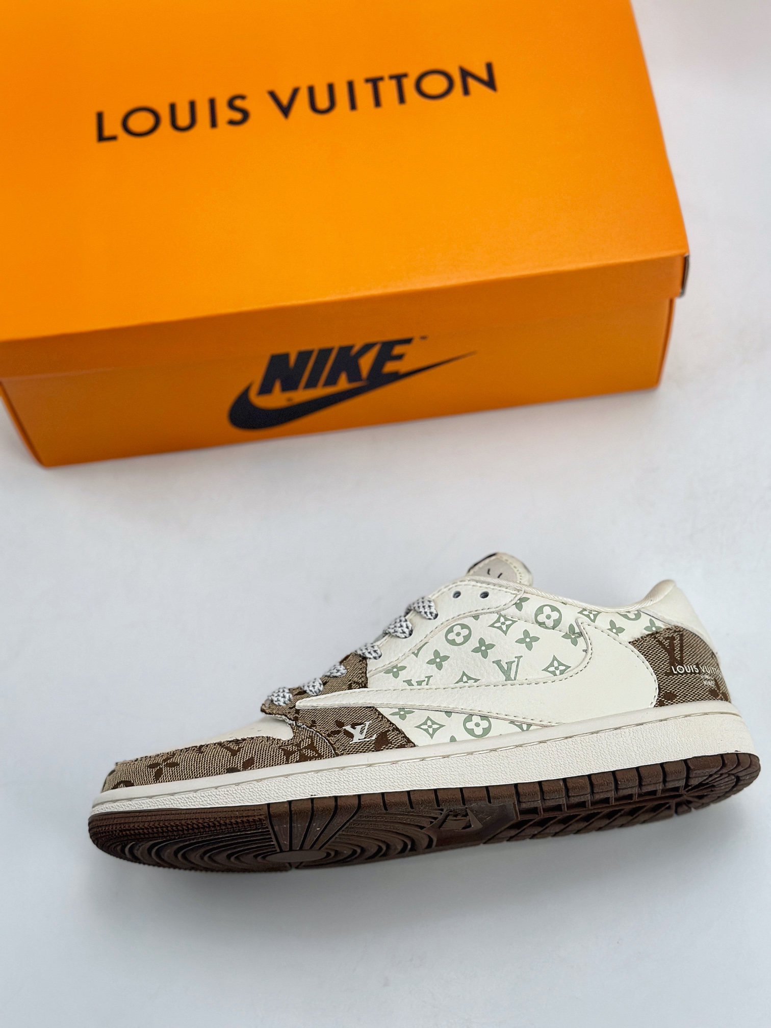 280 Air Jordan 1 Retro Low x Louis Vuitton x Travis Scott 三方联名满印白灰 SJ2068-102