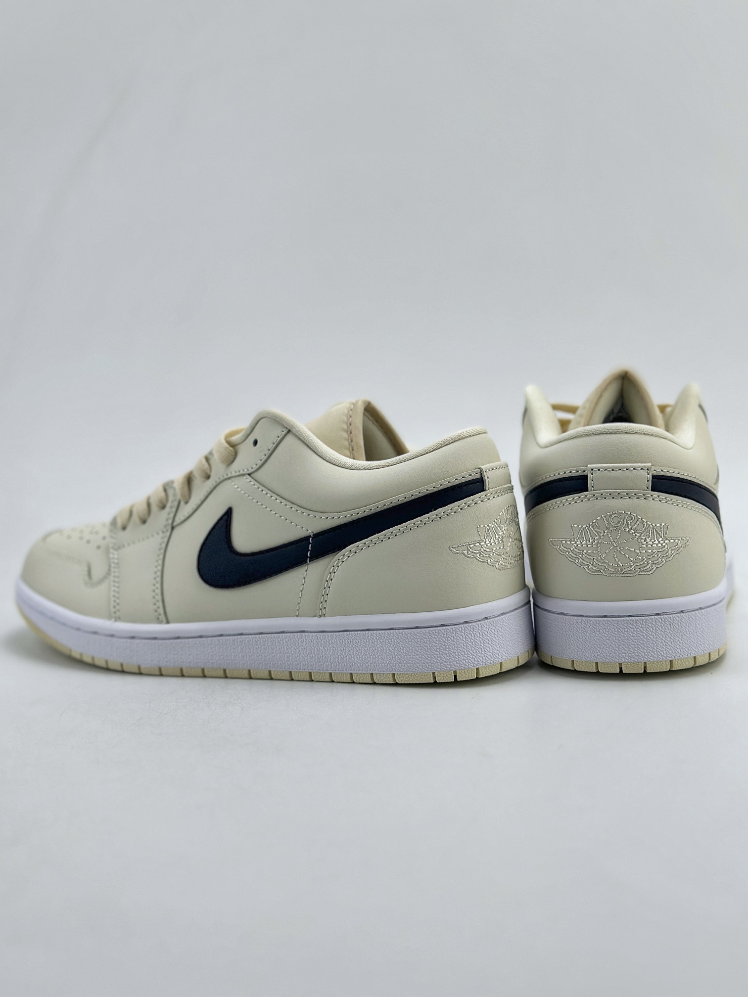 220 外贸版 Air Jordan 1 Retro Low ”coconut milk” 奶油 DC0774-121