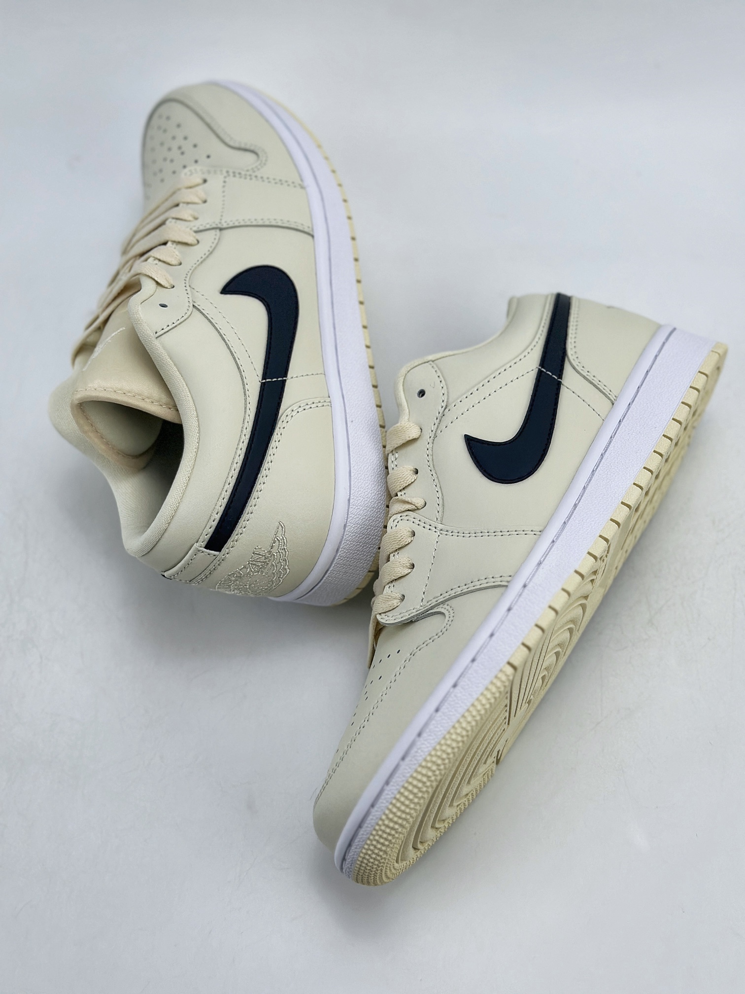 220 外贸版 Air Jordan 1 Retro Low ”coconut milk” 奶油 DC0774-121