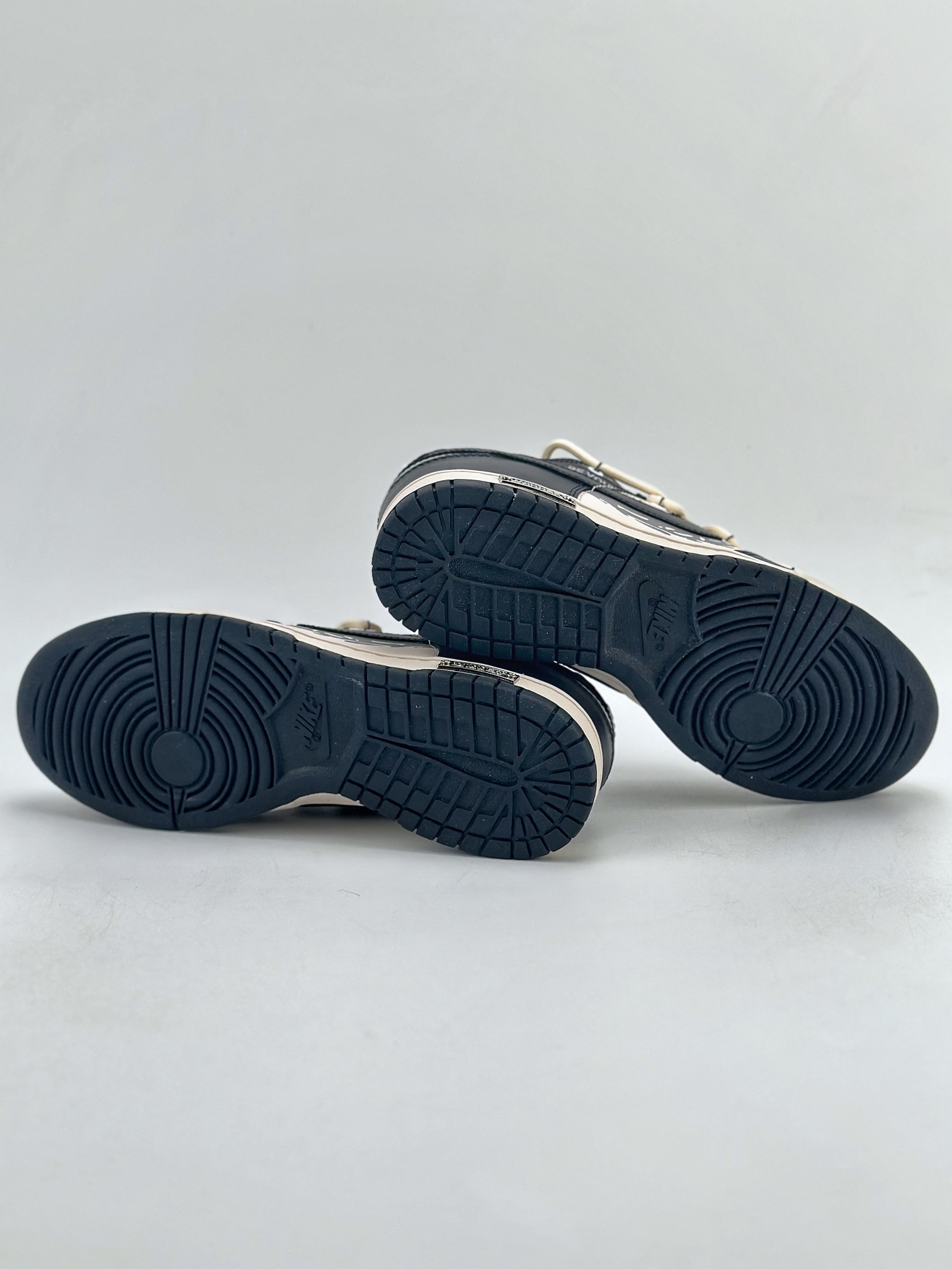 240 Nike SB Dunk Low 速度与激情 做旧氧化 金属朋克 黑白金 DD1391-100