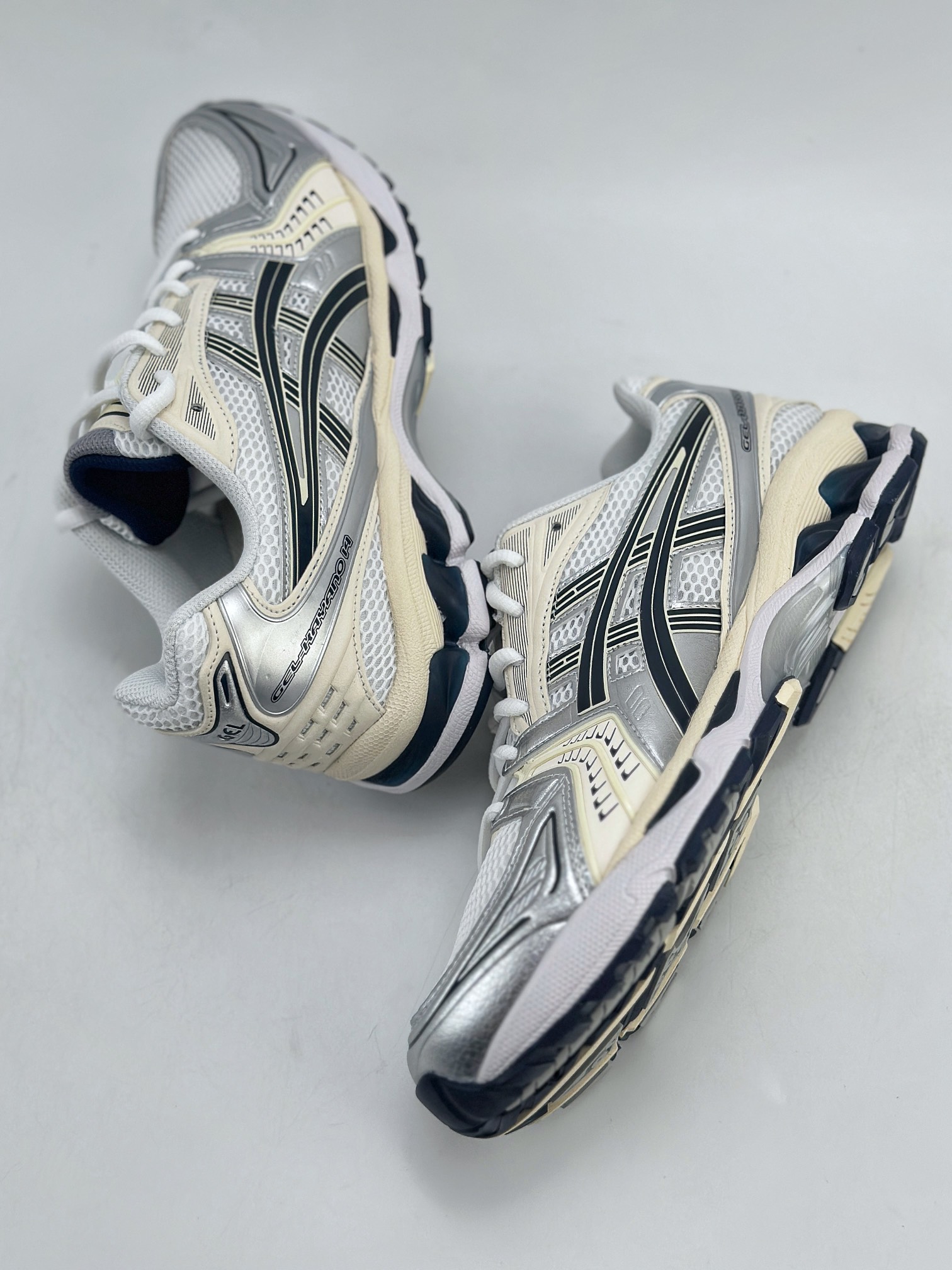 200 Asics Gel-Kayano 14 版本 亚瑟士运动休闲透气专业跑鞋  1201A056-109