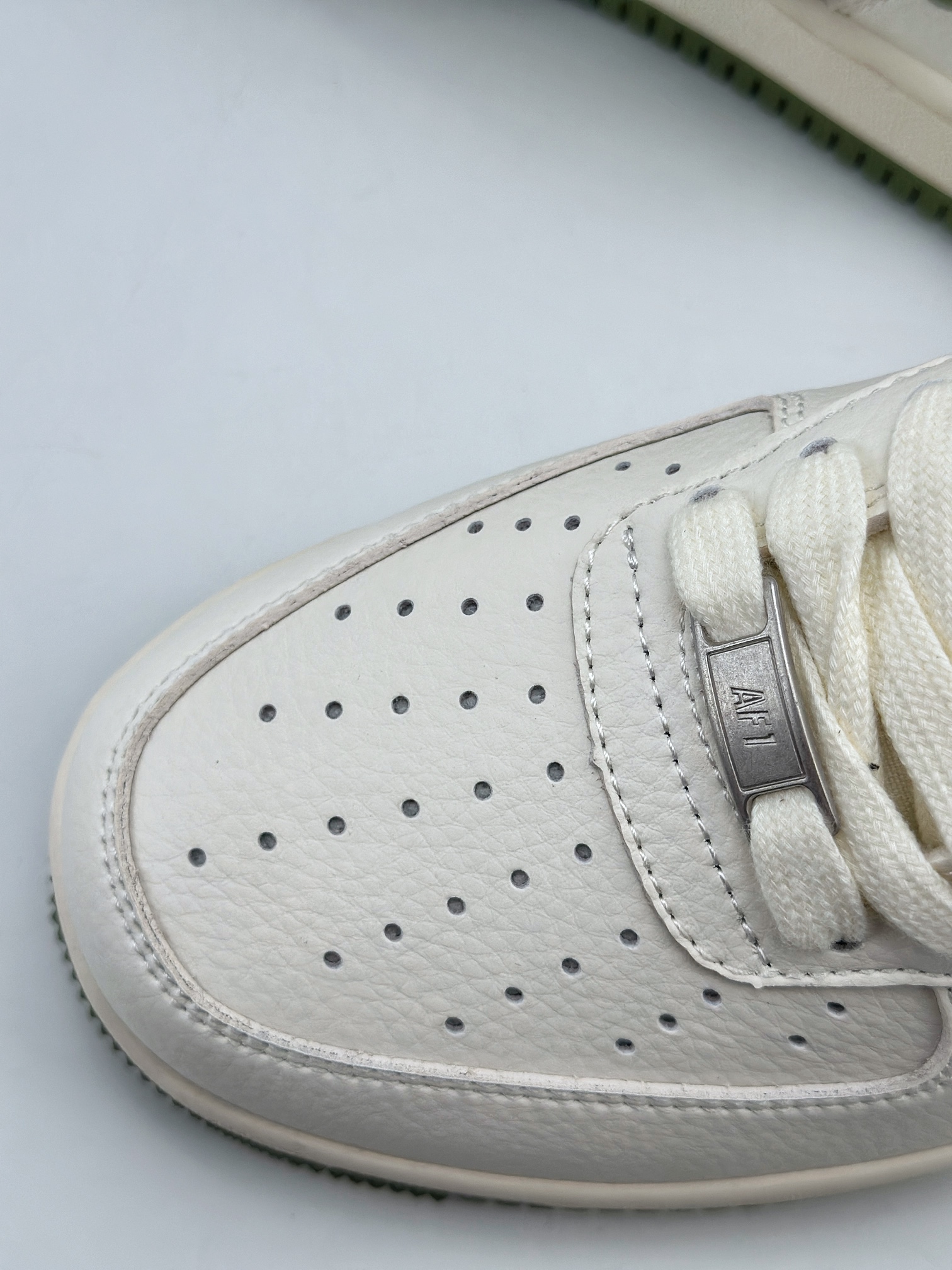 260 Nike Air Force 1 Low 07 x Louis Vuitton 白绿双钩 XZ6188-003