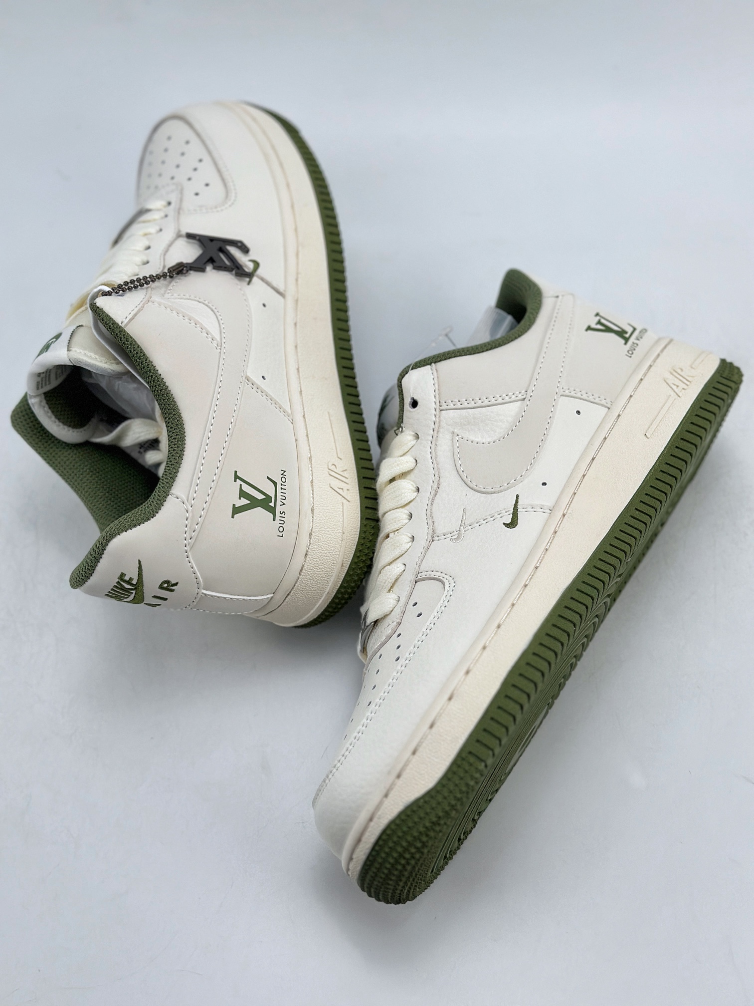 260 Nike Air Force 1 Low 07 x Louis Vuitton 白绿双钩 XZ6188-003