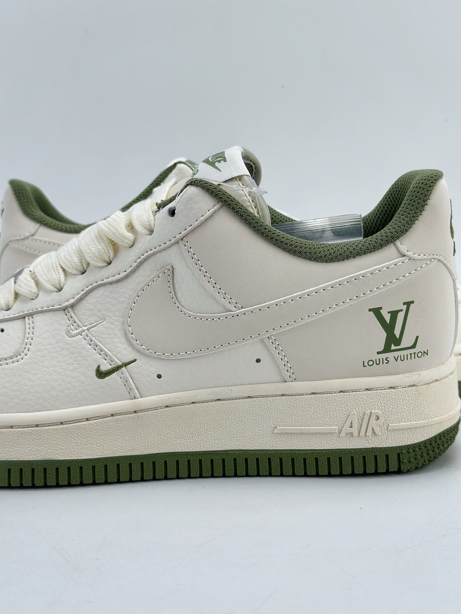 260 Nike Air Force 1 Low 07 x Louis Vuitton 白绿双钩 XZ6188-003