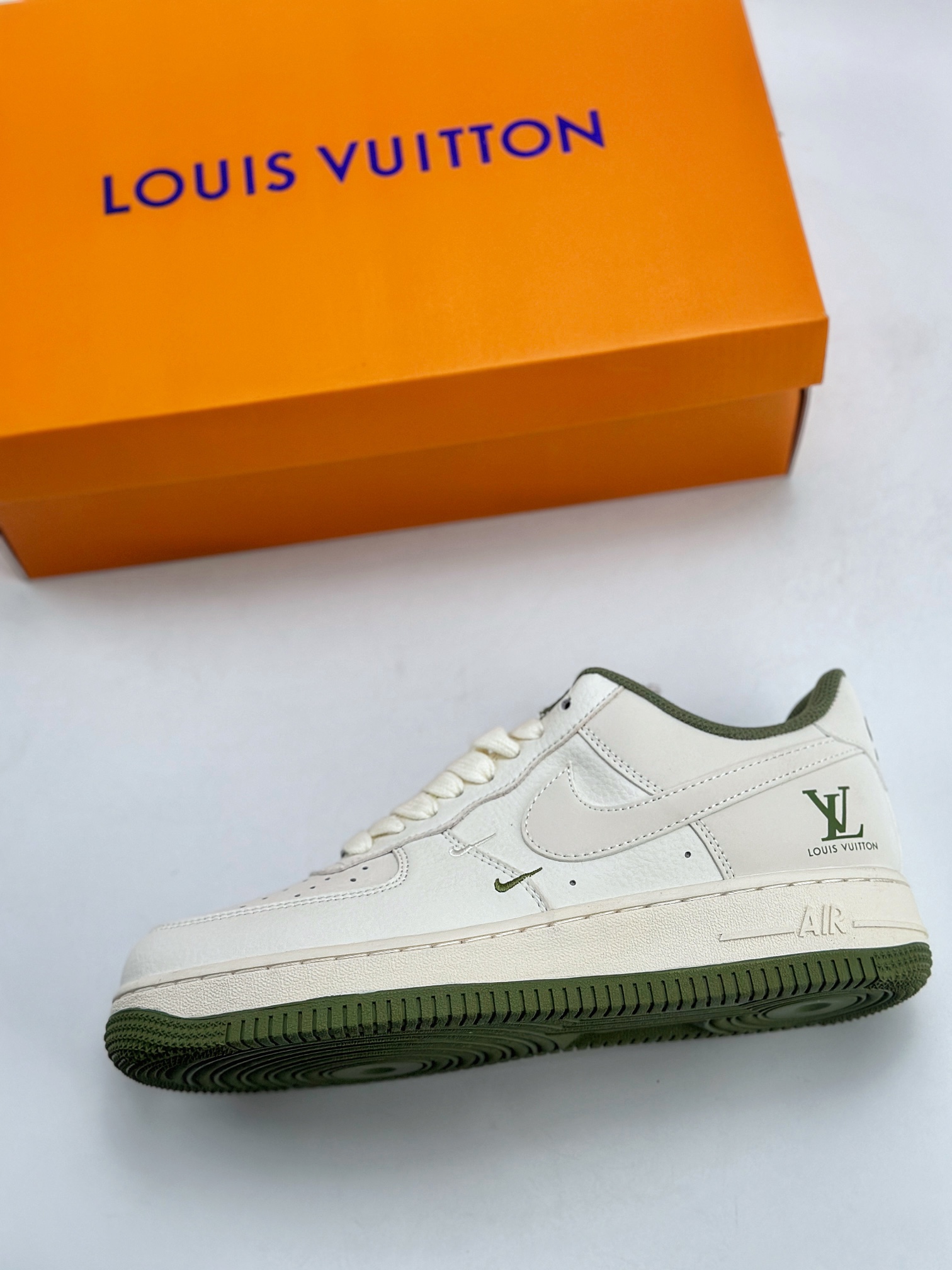 260 Nike Air Force 1 Low 07 x Louis Vuitton 白绿双钩 XZ6188-003