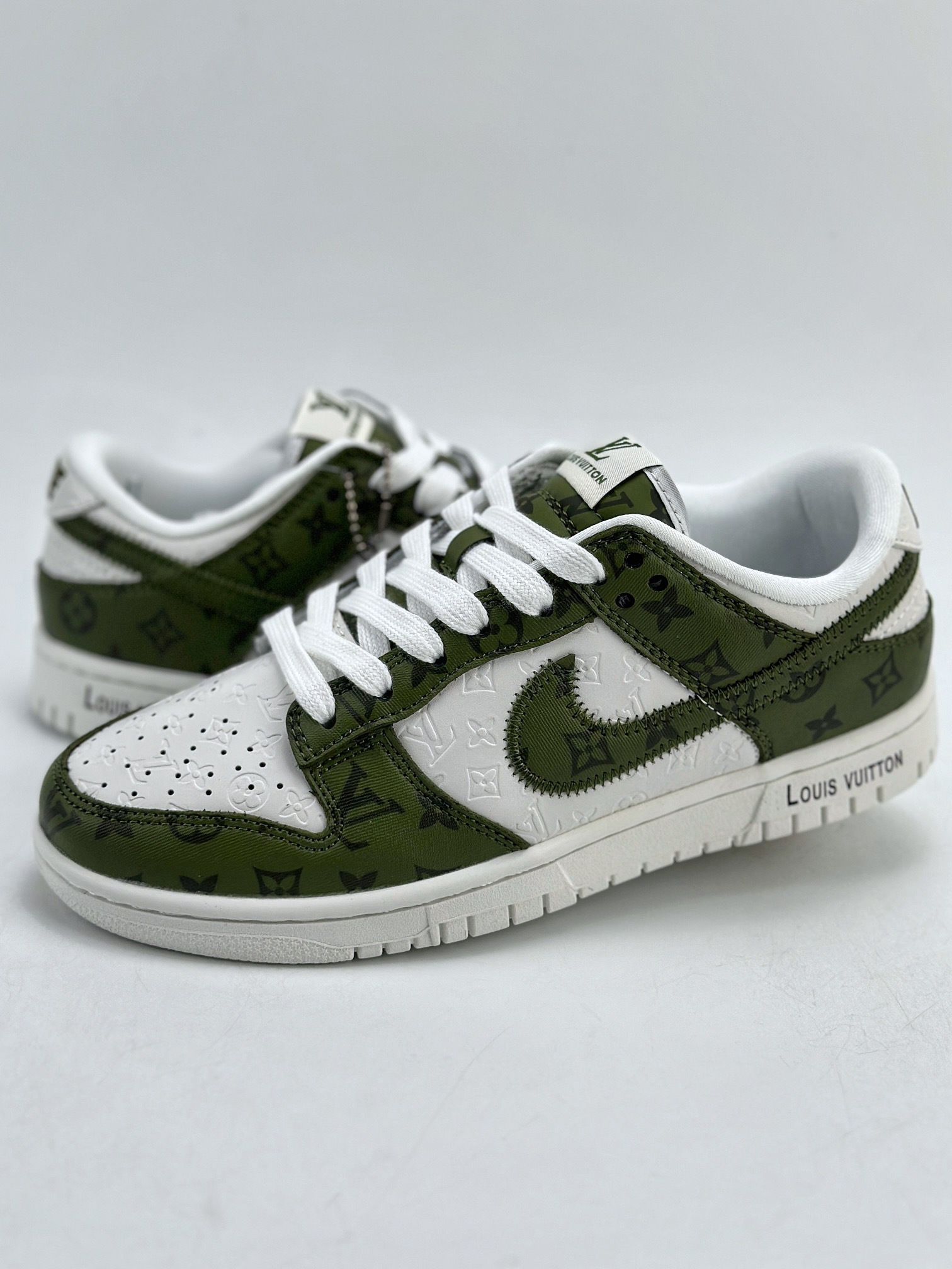 300 Nike SB Dunk Low x Louis Vuitton 白绿满印 DQ1098-362