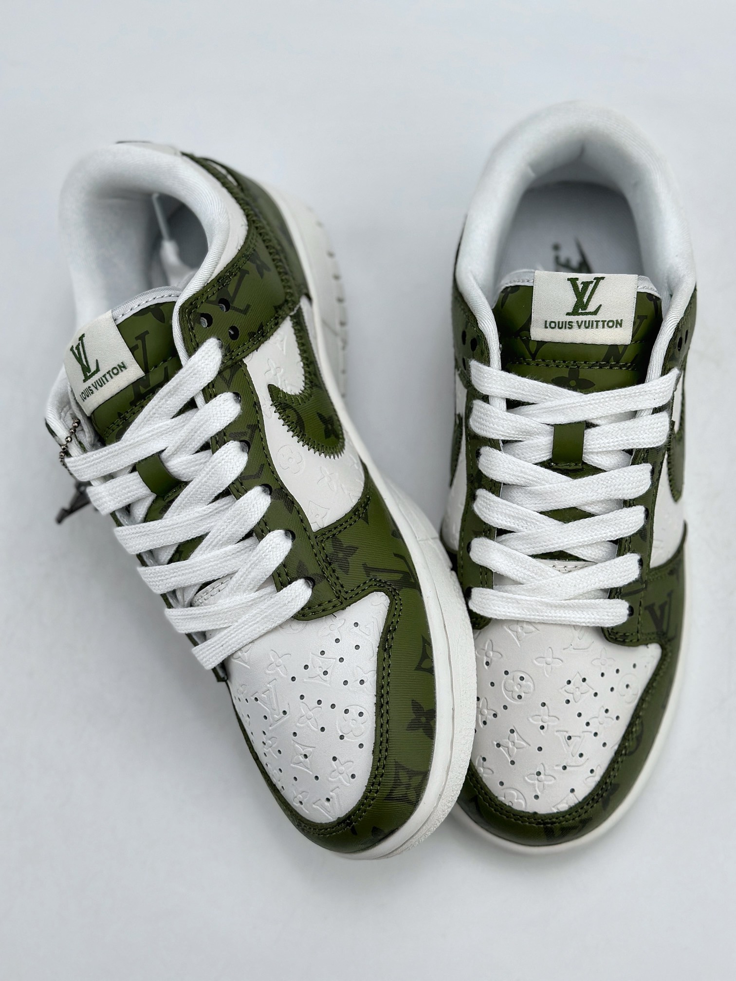 300 Nike SB Dunk Low x Louis Vuitton 白绿满印 DQ1098-362