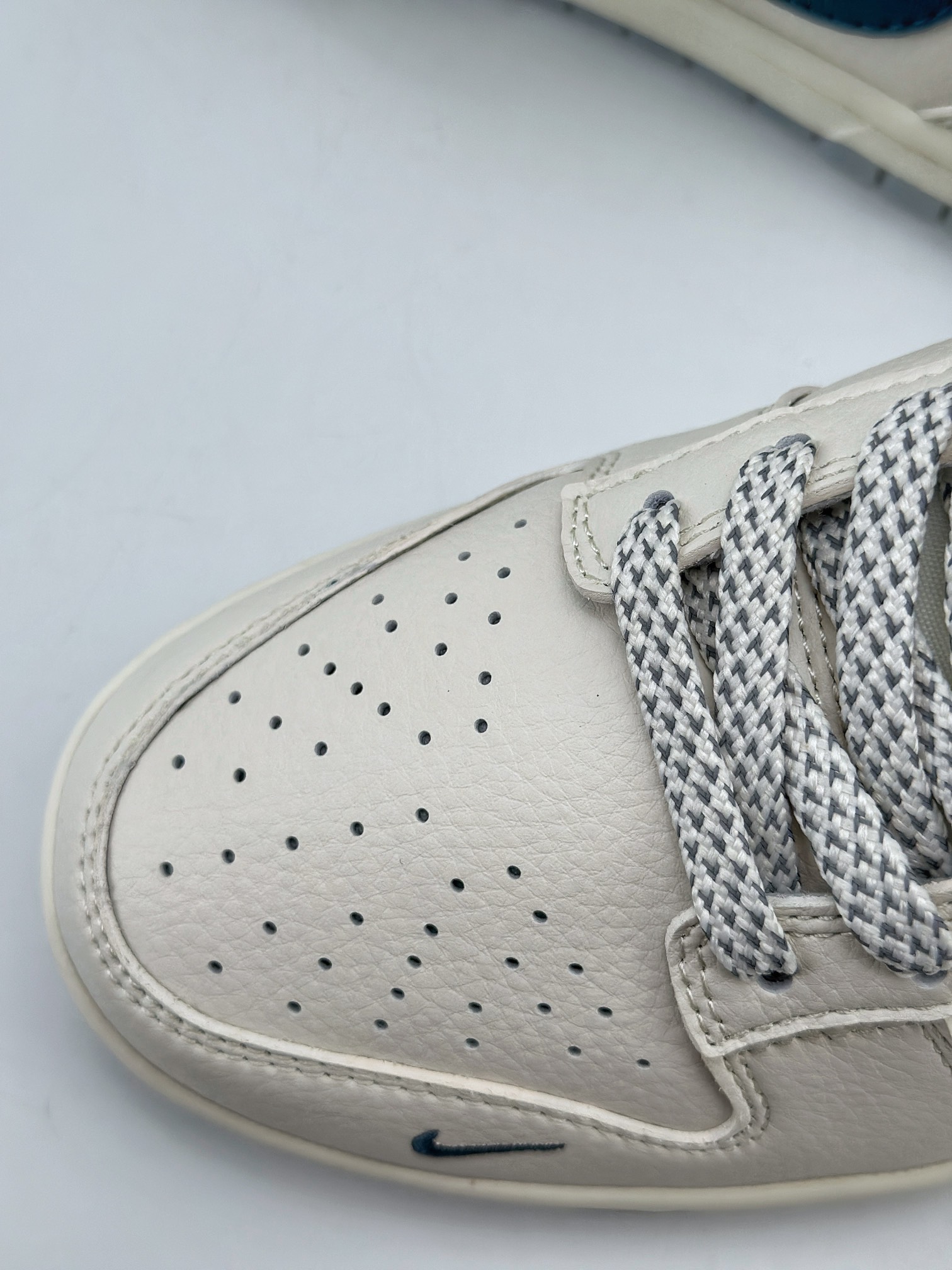 280 Nike SB Dunk Low x Louis Vuitton 白藏青满天星 CF3688-004
