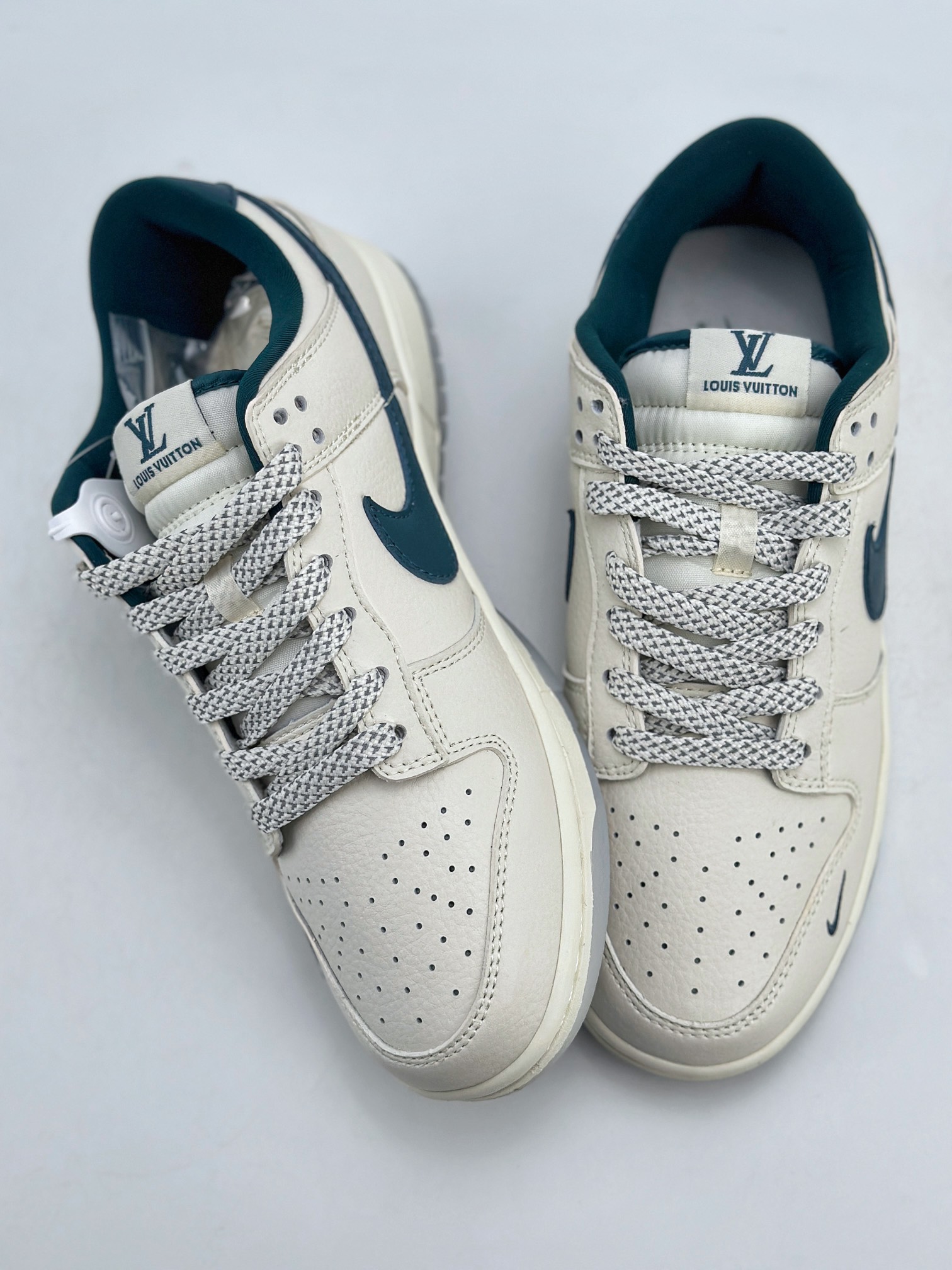 280 Nike SB Dunk Low x Louis Vuitton 白藏青满天星 CF3688-004