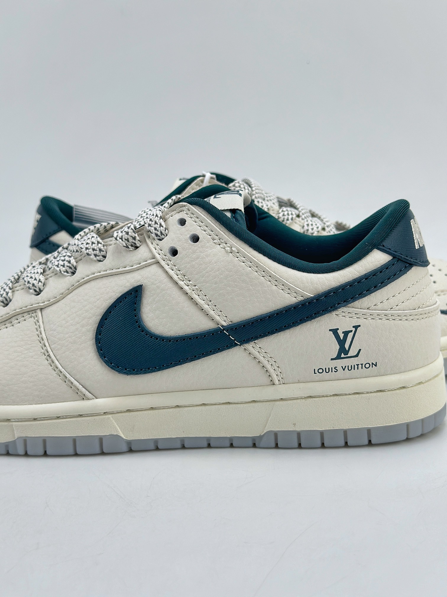 280 Nike SB Dunk Low x Louis Vuitton 白藏青满天星 CF3688-004