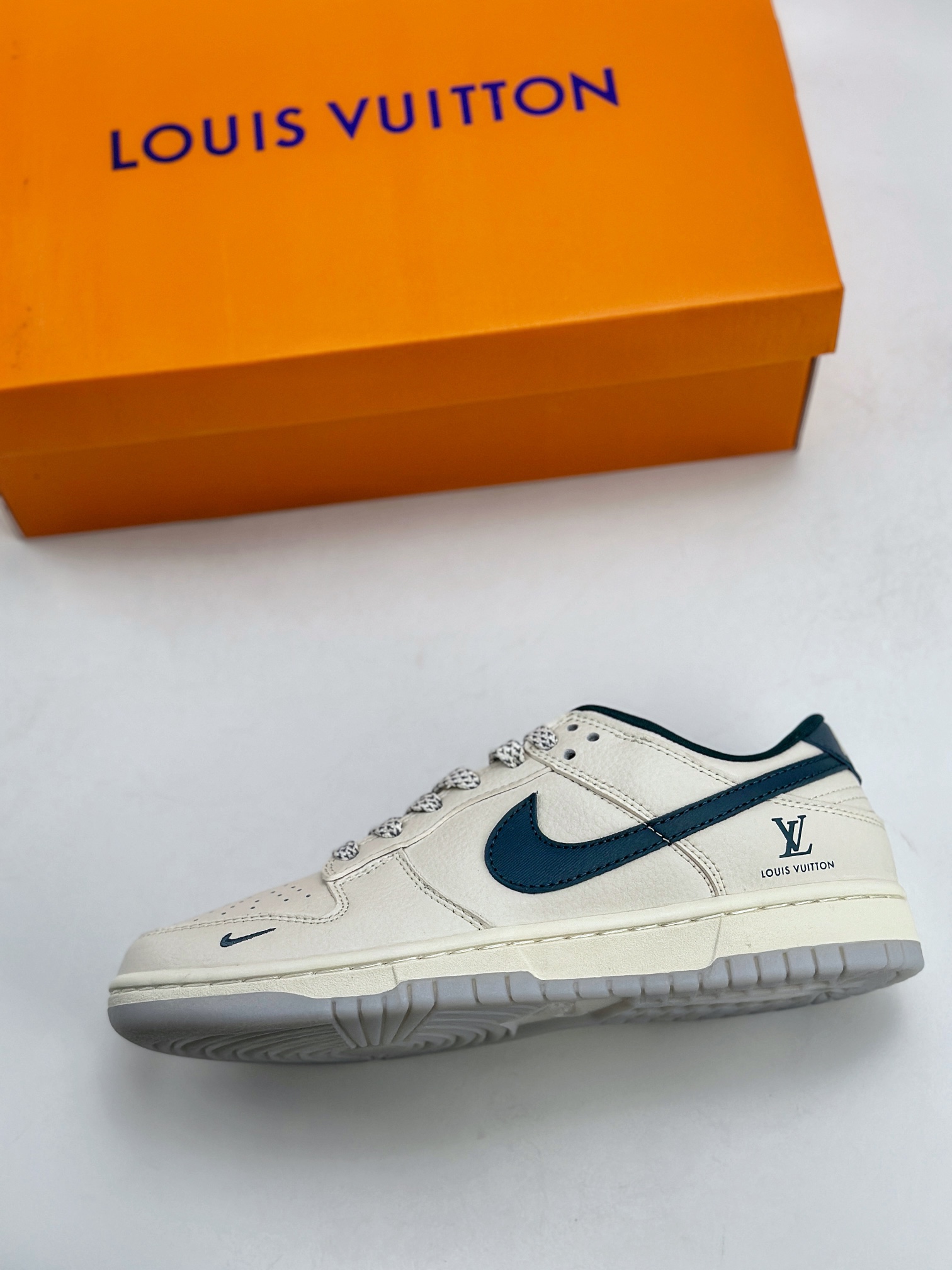 280 Nike SB Dunk Low x Louis Vuitton 白藏青满天星 CF3688-004