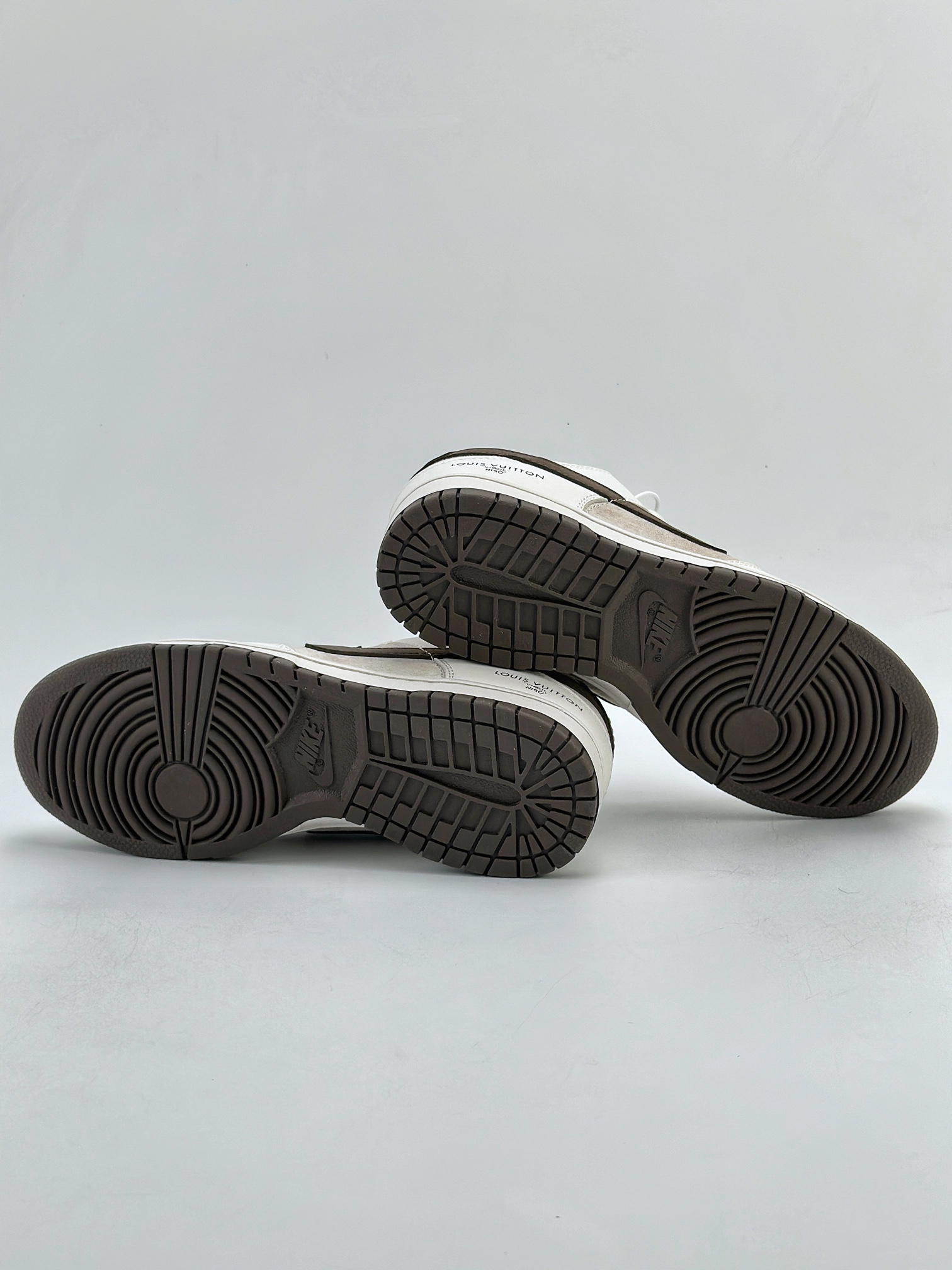 180 NIKE SB Dunk Low x Louis Vuitton 白棕 LV6188-001