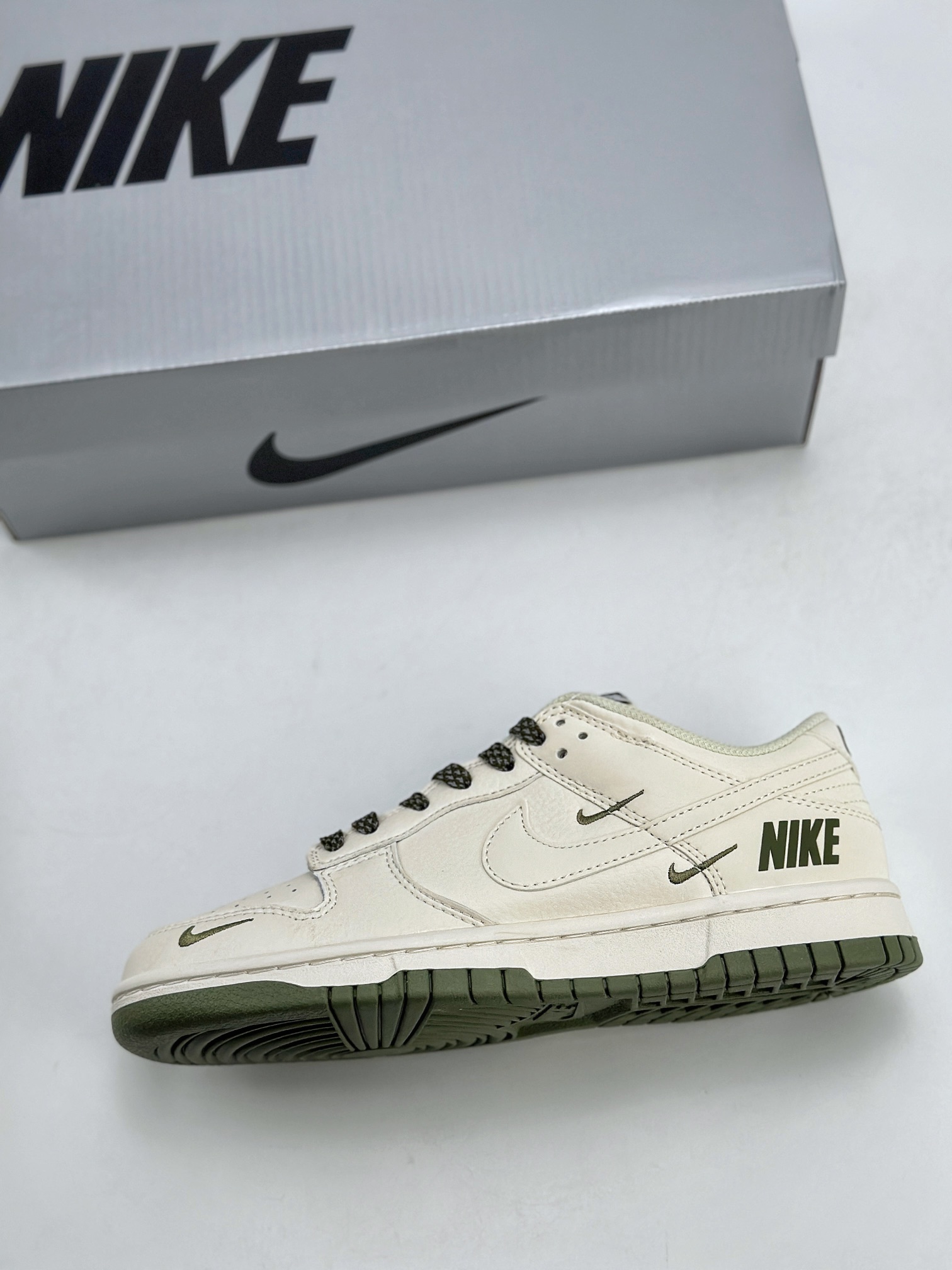 180 NIKE SB Dunk Low 白绿三钩满天星 NK5639-323
