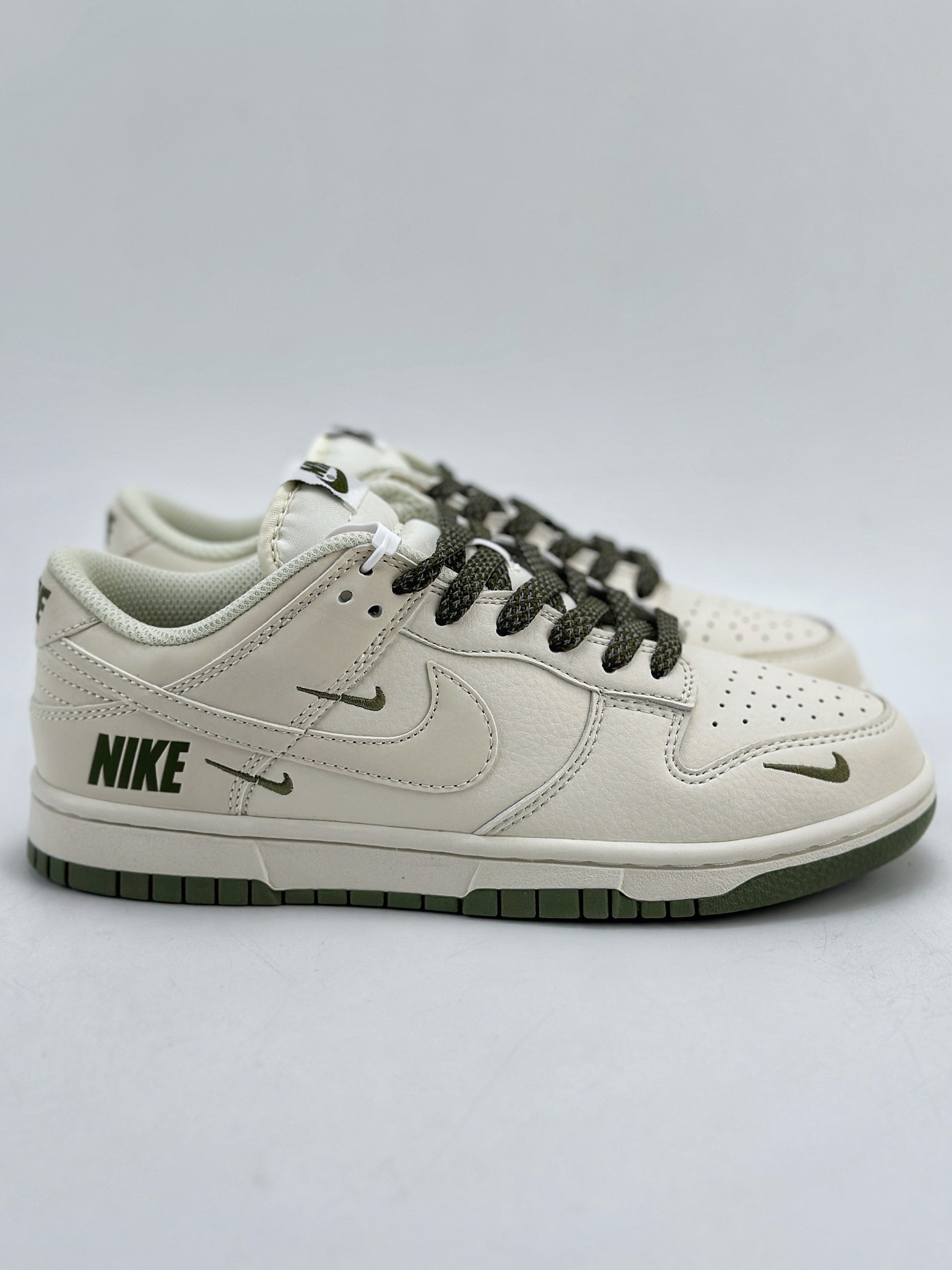 180 NIKE SB Dunk Low 白绿三钩满天星 NK5639-323