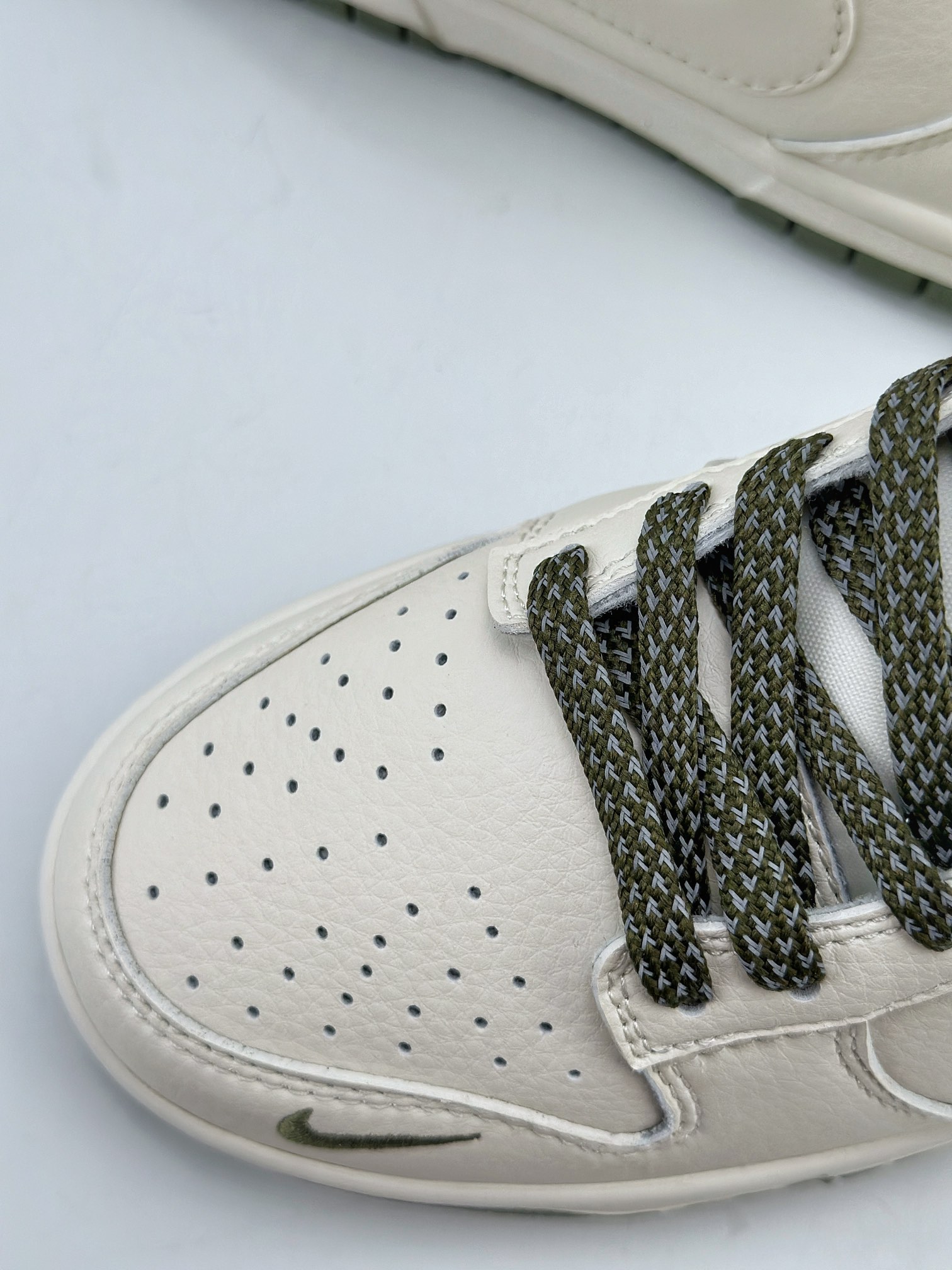 180 NIKE SB Dunk Low 白绿三钩满天星 NK5639-323