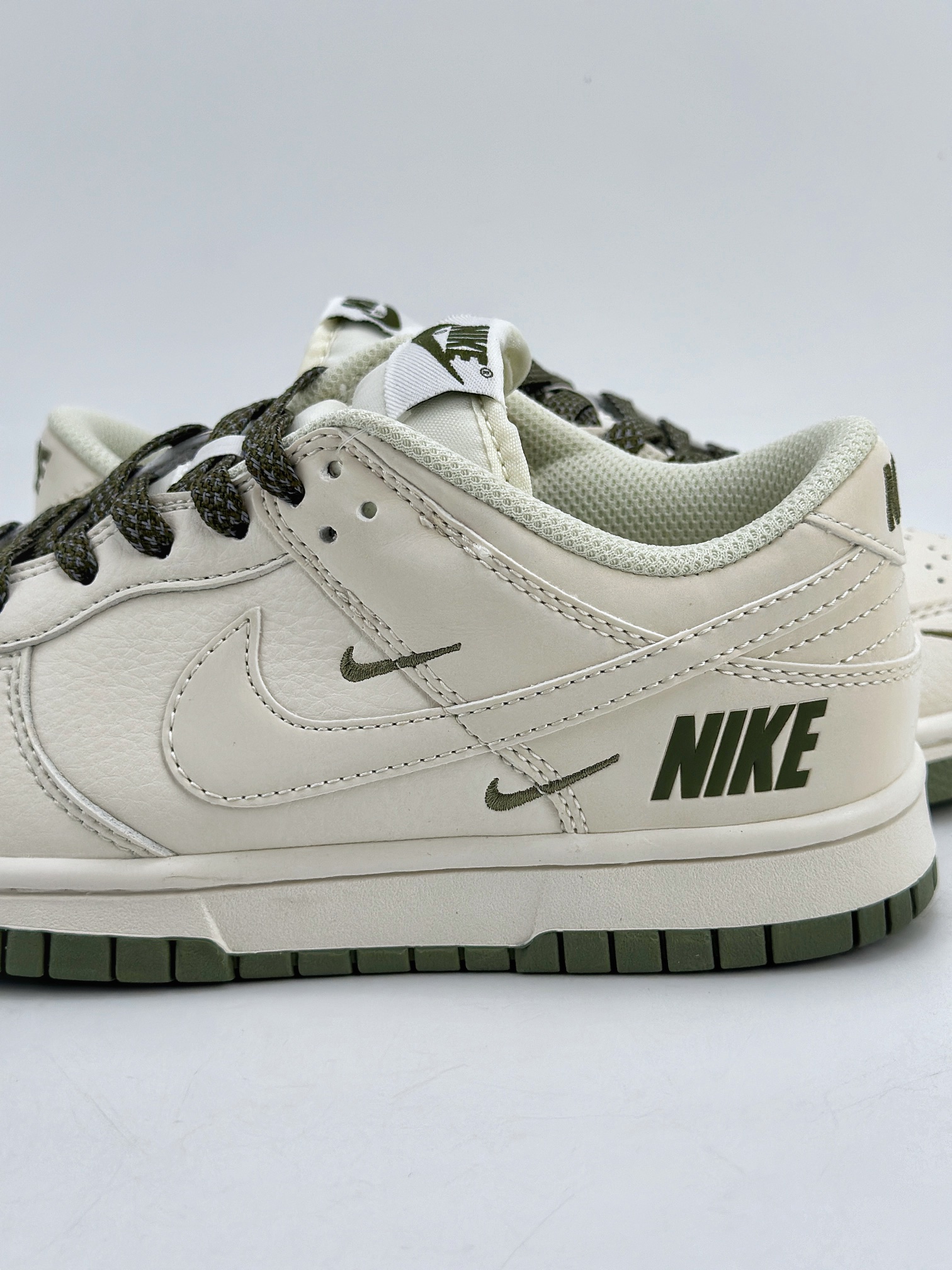 180 NIKE SB Dunk Low 白绿三钩满天星 NK5639-323