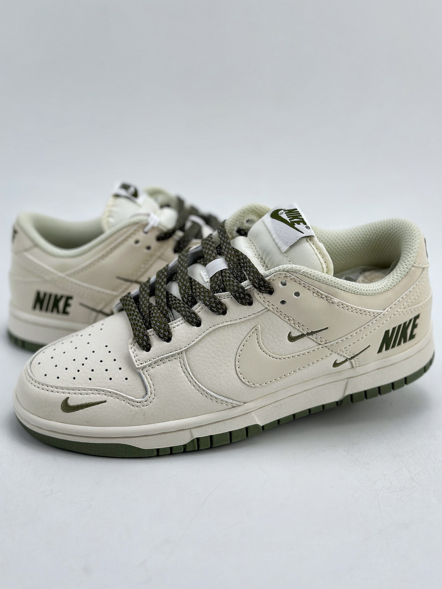 180 NIKE SB Dunk Low 白绿三钩满天星 NK5639-323