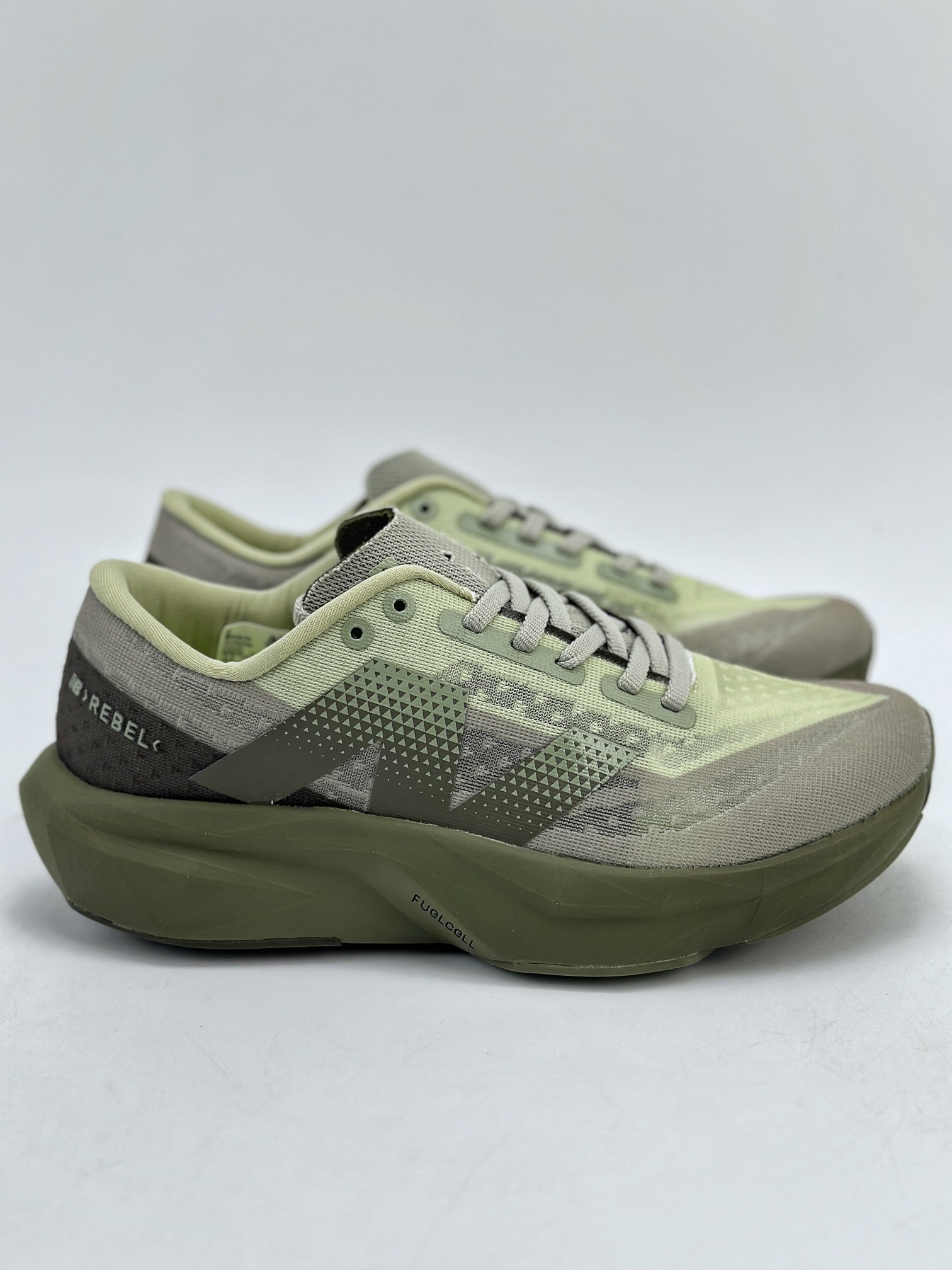 180 New Balance FuelCell SuperComp Trainer V2 新百伦NB系列超轻量化低帮休闲运动慢跑鞋 MFCXLF4