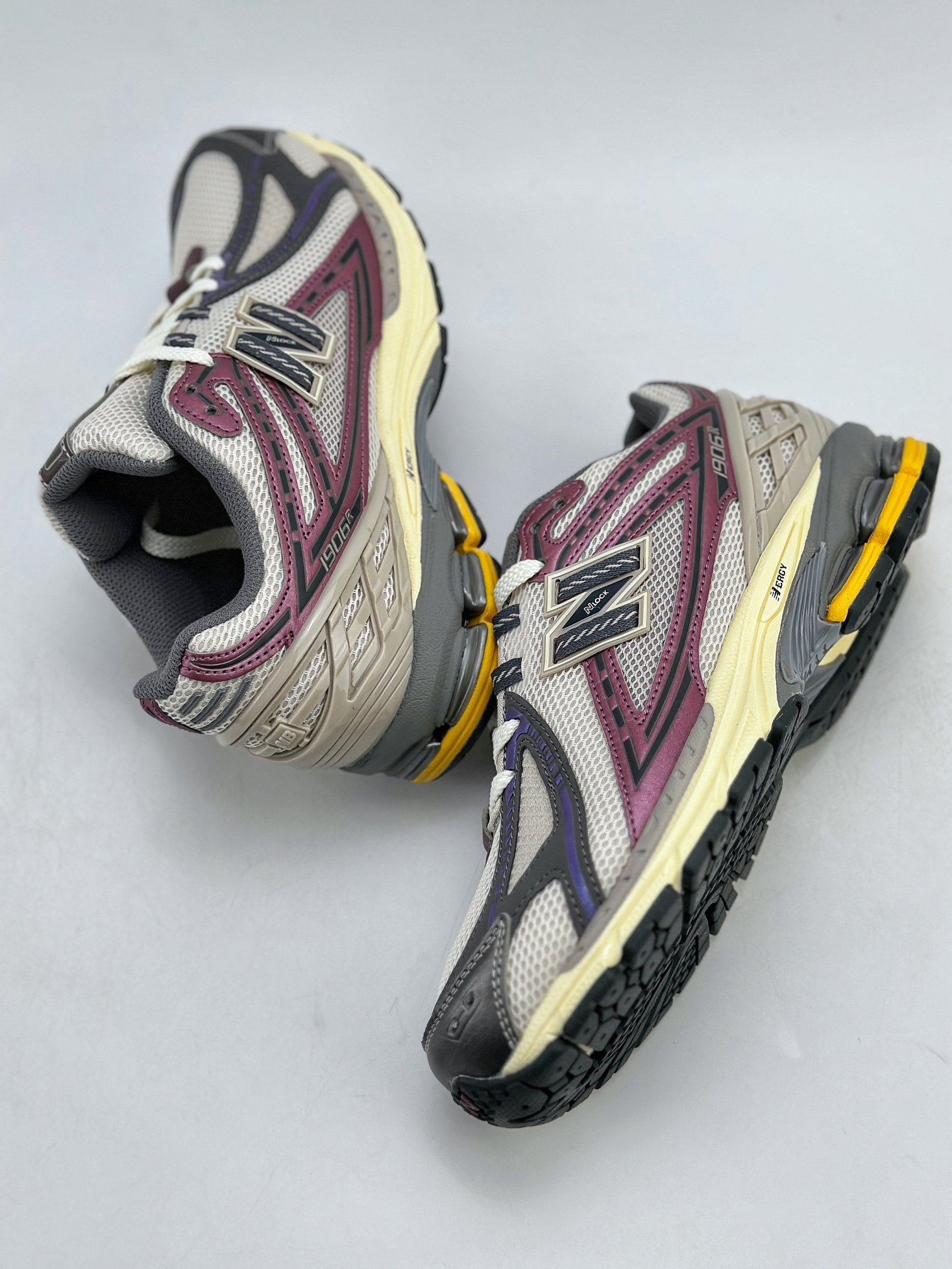 200 New Balance M1906系列 复古单品宝藏老爹鞋款 M1906RRA