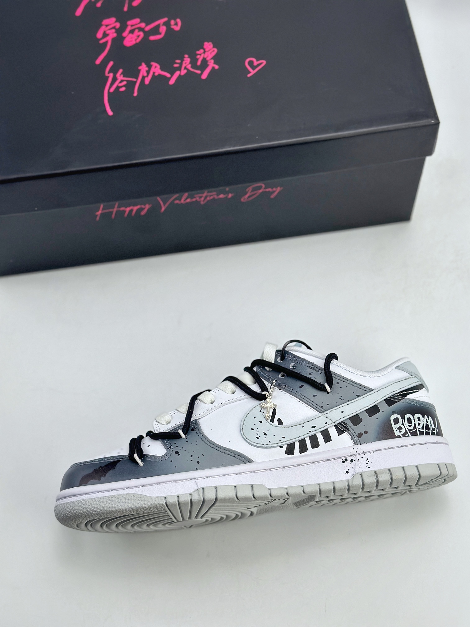 280 Nike SB Dunk Low 泼墨涂鸦 双钩 万圣节十字架白灰 DV0831-101