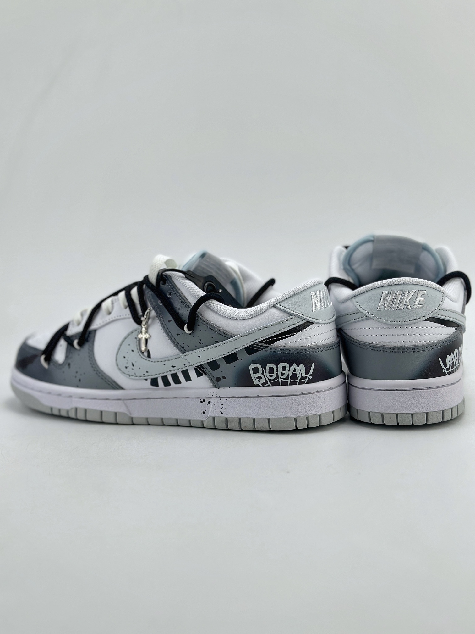 280 Nike SB Dunk Low 泼墨涂鸦 双钩 万圣节十字架白灰 DV0831-101
