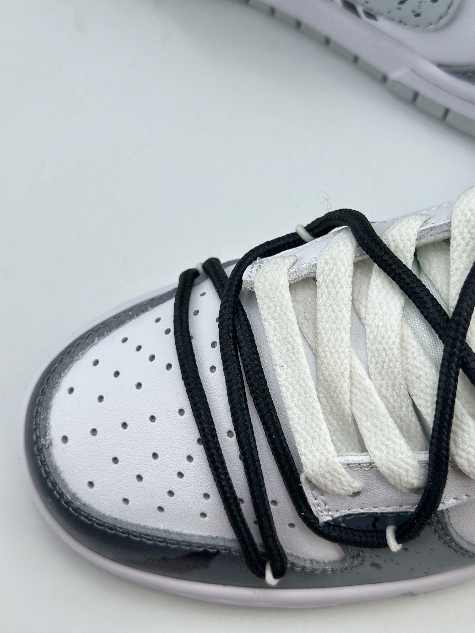 280 Nike SB Dunk Low 泼墨涂鸦 双钩 万圣节十字架白灰 DV0831-101