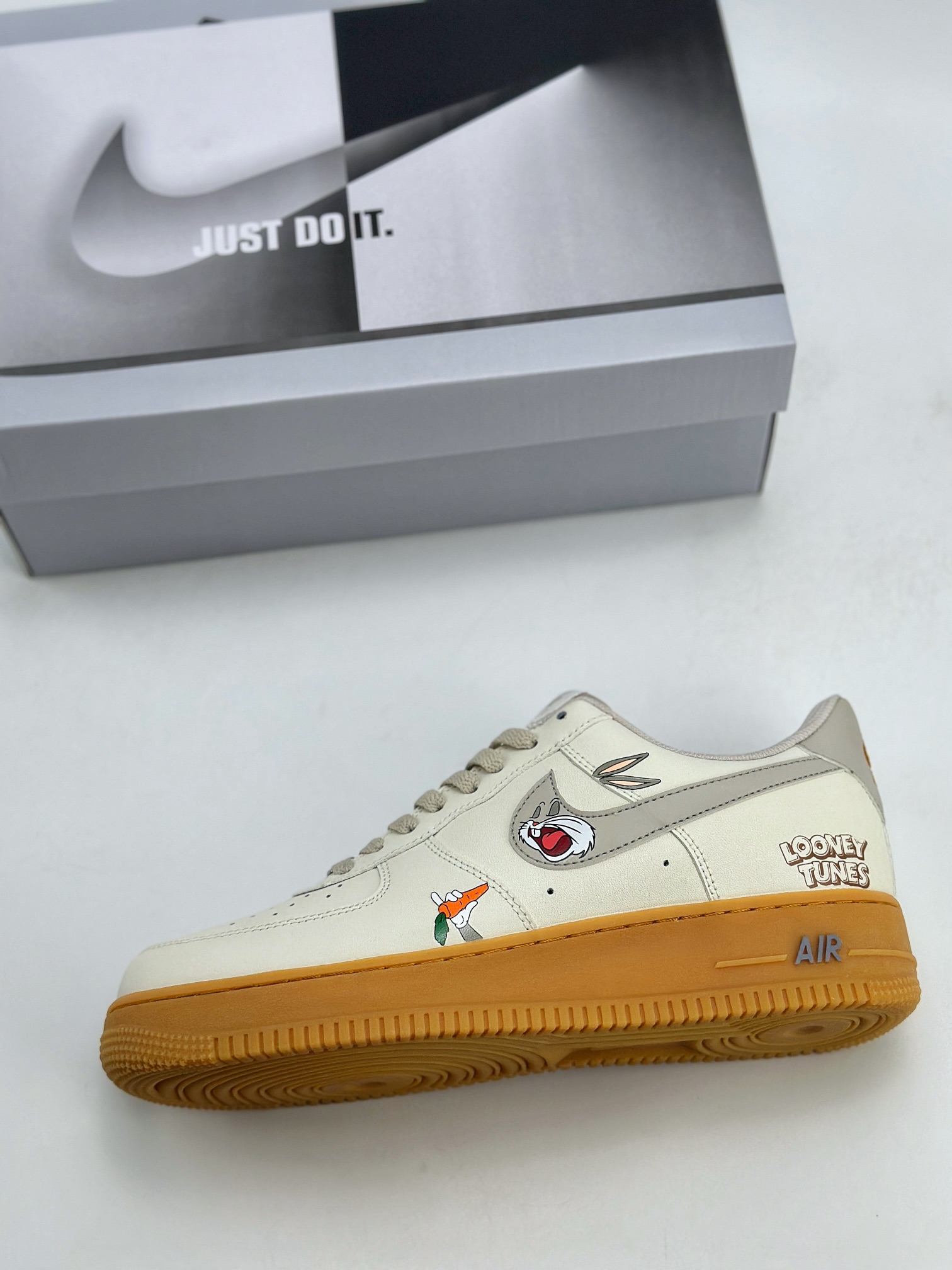 240 Nike Air Force 1 Low 07 兔八哥涂鸦米白生胶 XC2351-660