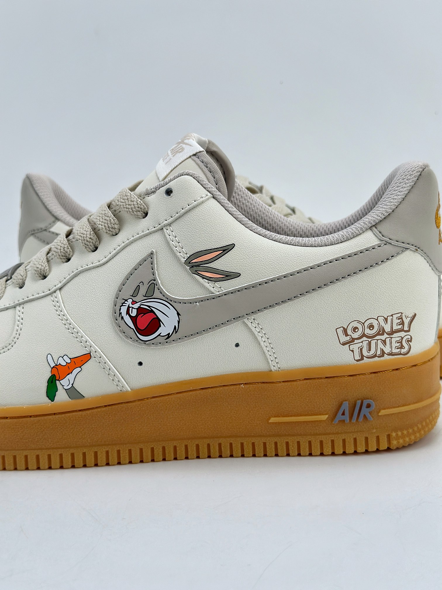 240 Nike Air Force 1 Low 07 兔八哥涂鸦米白生胶 XC2351-660