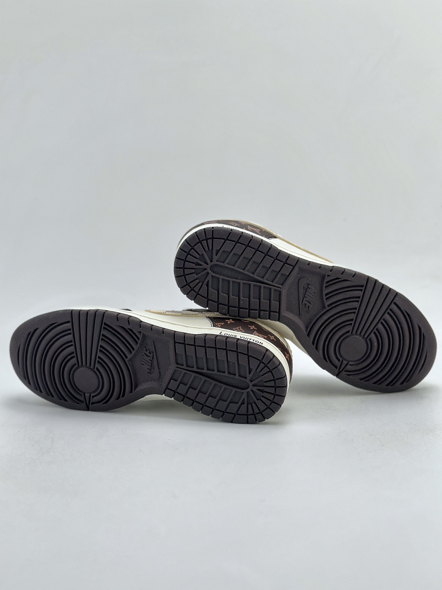 280 Nike SB Dunk Low x Louis Vuitton 白棕老花 SJ2068-253