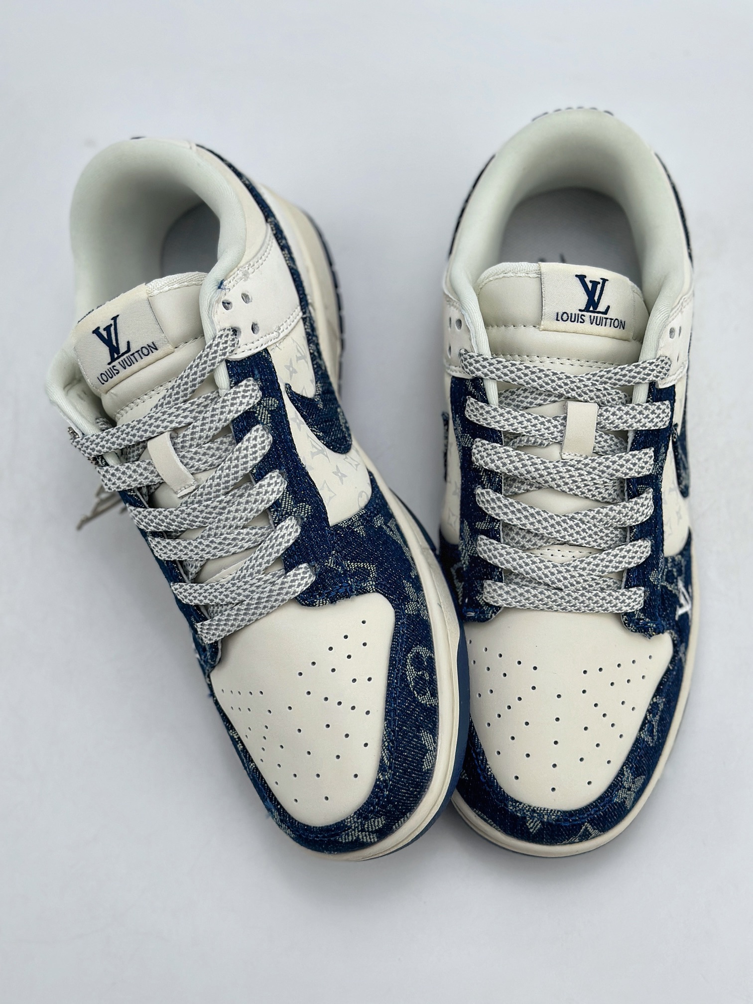 280 Nike SB Dunk Low x Louis Vuitton 白蓝牛仔布 XO3802-335