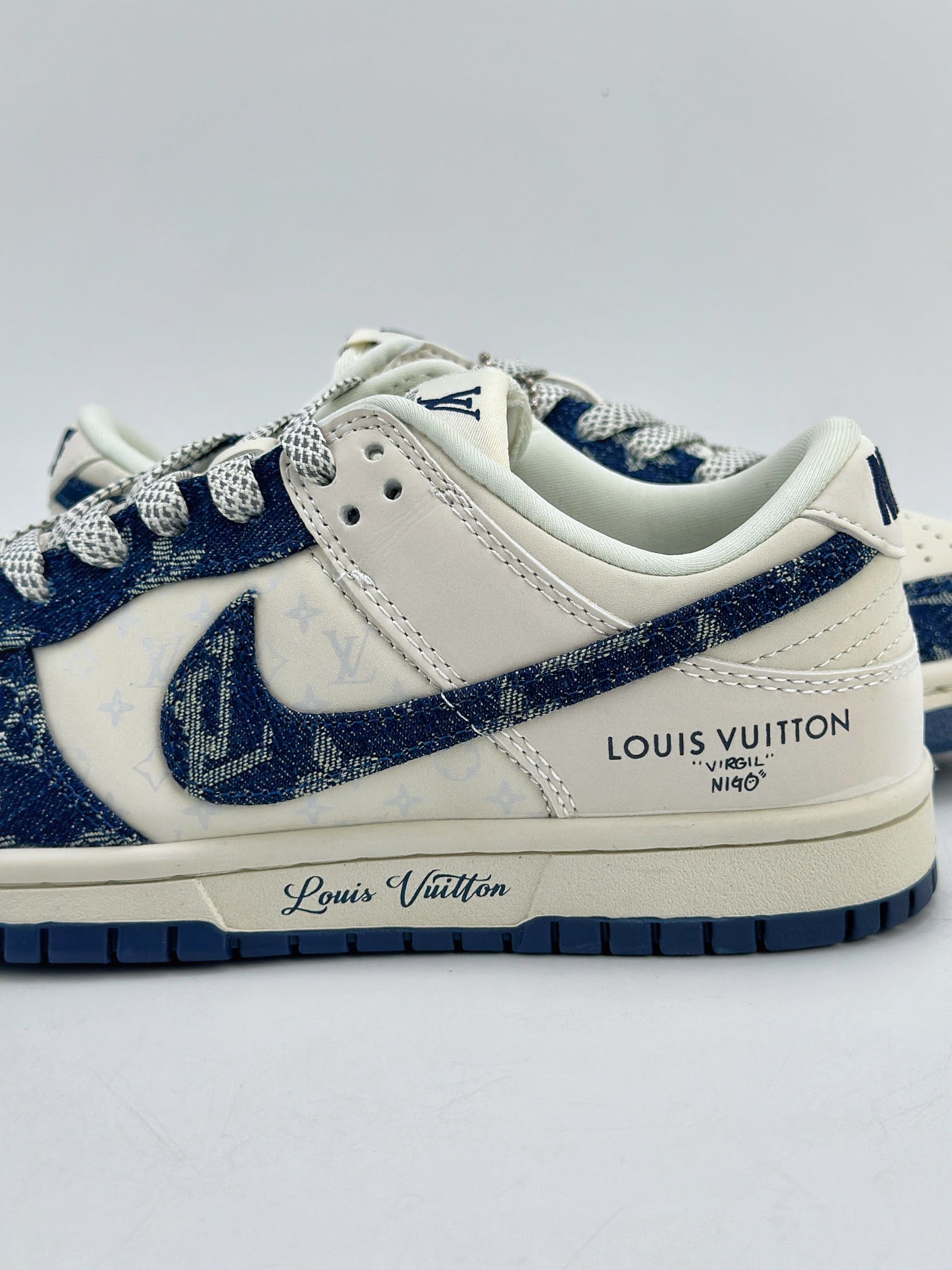 280 Nike SB Dunk Low x Louis Vuitton 白蓝牛仔布 XO3802-335