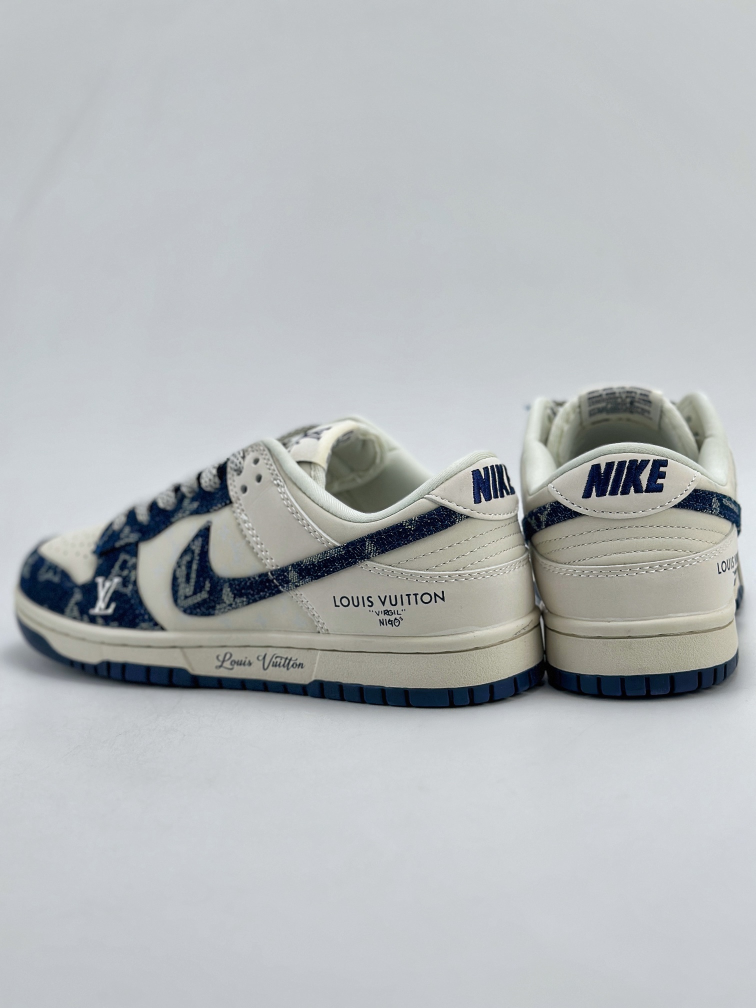 280 Nike SB Dunk Low x Louis Vuitton 白蓝牛仔布 XO3802-335