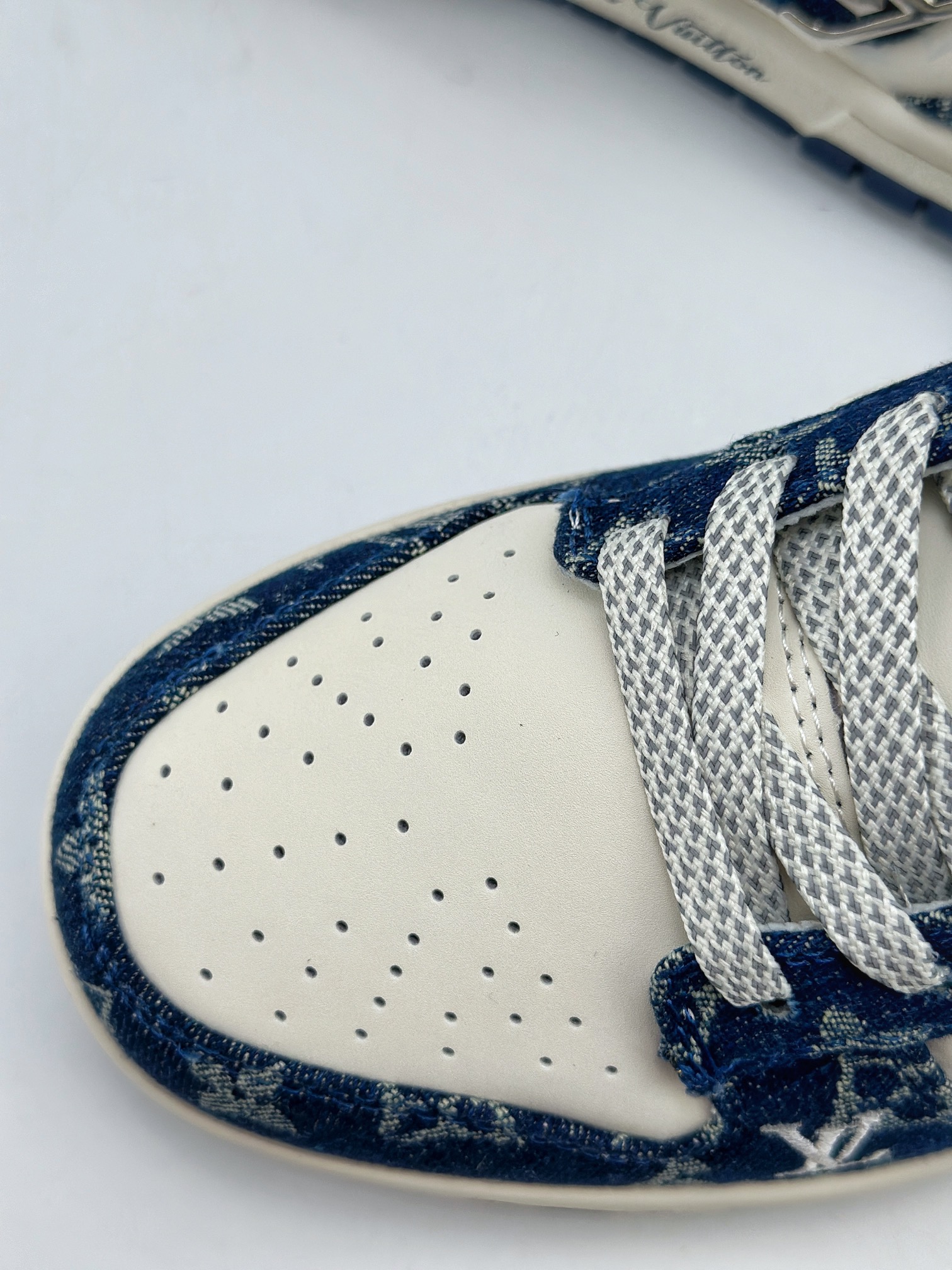 280 Nike SB Dunk Low x Louis Vuitton 白蓝牛仔布 XO3802-335