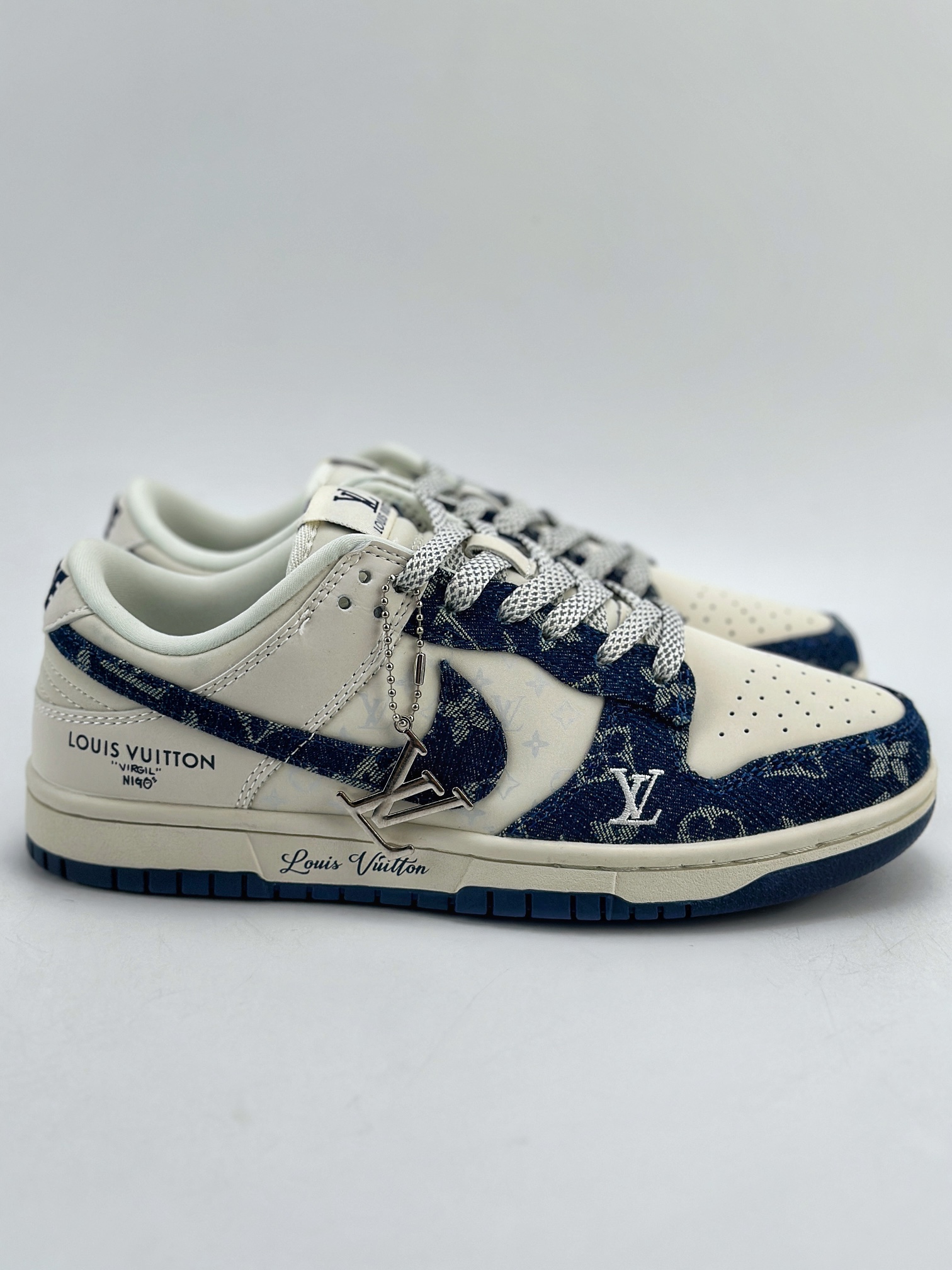 280 Nike SB Dunk Low x Louis Vuitton 白蓝牛仔布 XO3802-335
