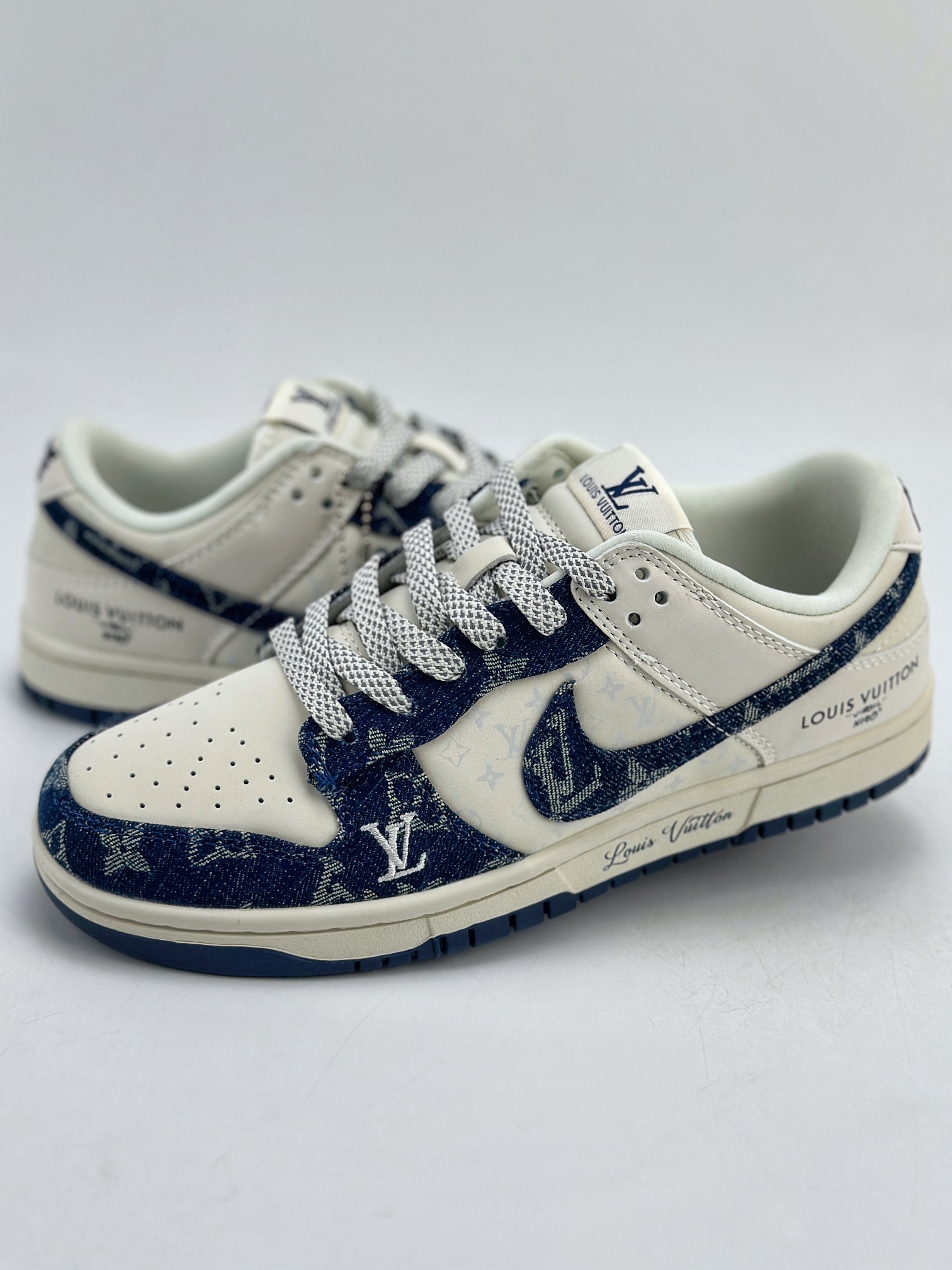 280 Nike SB Dunk Low x Louis Vuitton 白蓝牛仔布 XO3802-335