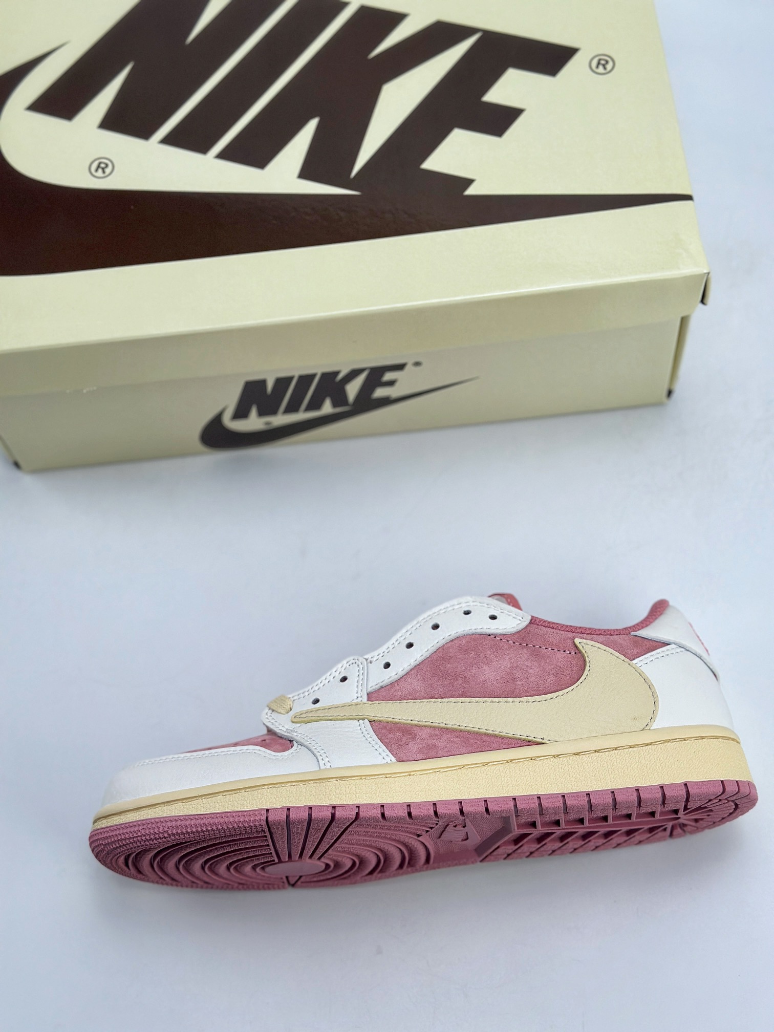 190 Travis Scott x Nike Air Jordan 1 Low x Louis Vuitton Air Jordan 1 Low 桃粉白倒钩 DM7866-600