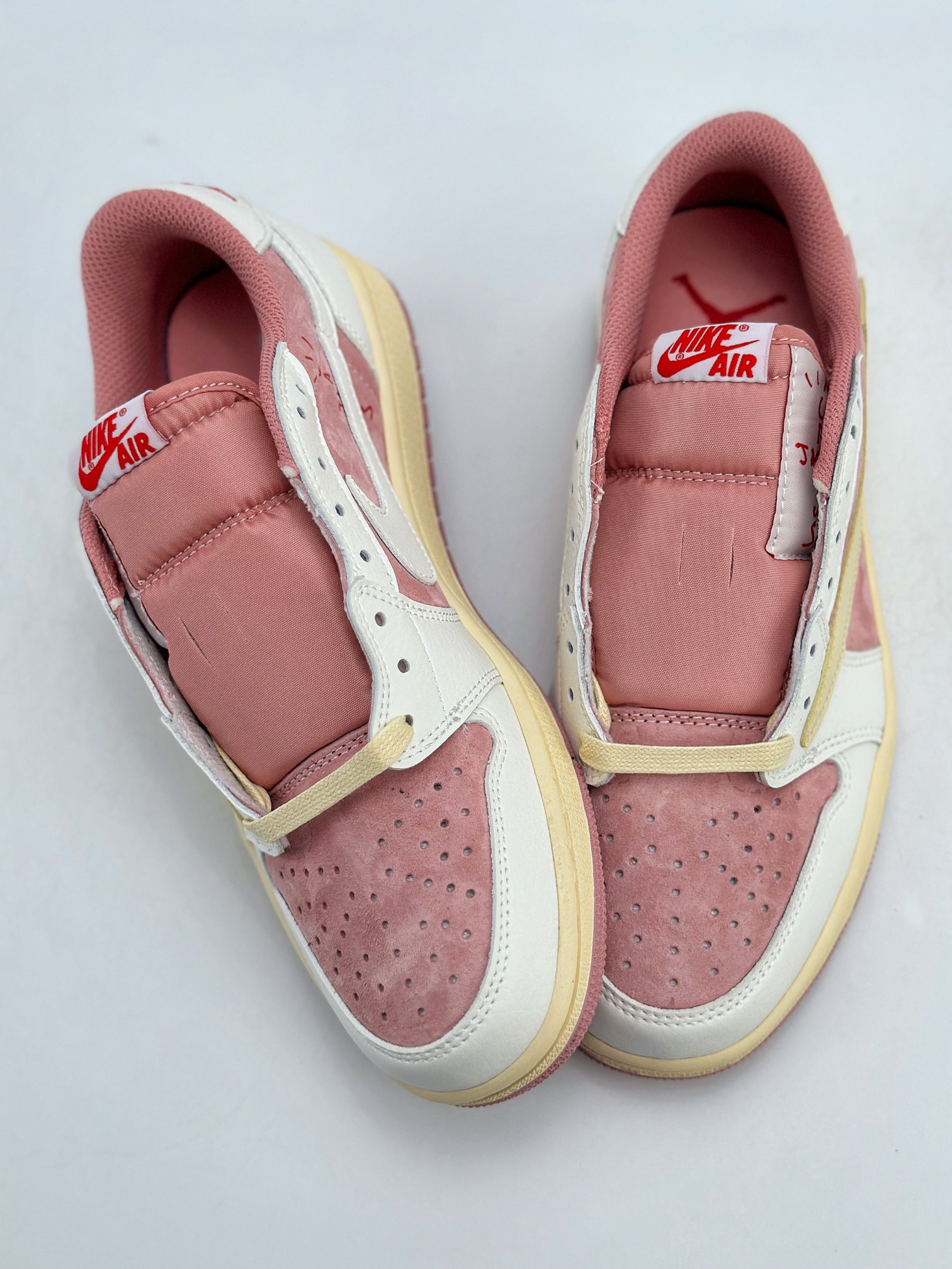 190 Travis Scott x Nike Air Jordan 1 Low x Louis Vuitton Air Jordan 1 Low 桃粉白倒钩 DM7866-600