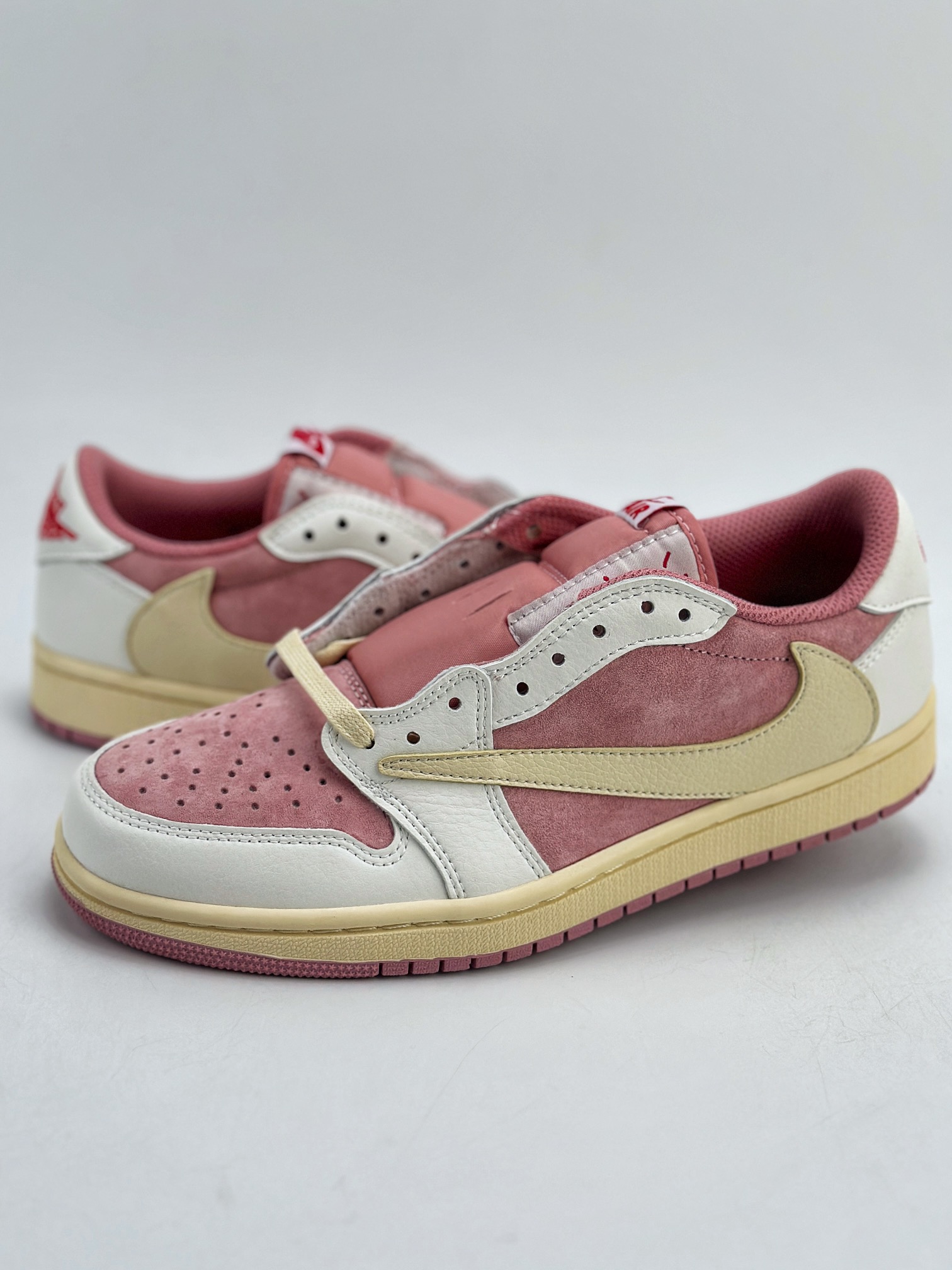 190 Travis Scott x Nike Air Jordan 1 Low x Louis Vuitton Air Jordan 1 Low 桃粉白倒钩 DM7866-600