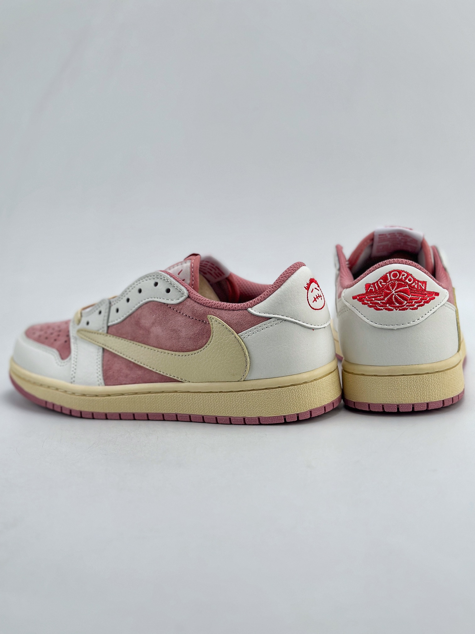 190 Travis Scott x Nike Air Jordan 1 Low x Louis Vuitton Air Jordan 1 Low 桃粉白倒钩 DM7866-600