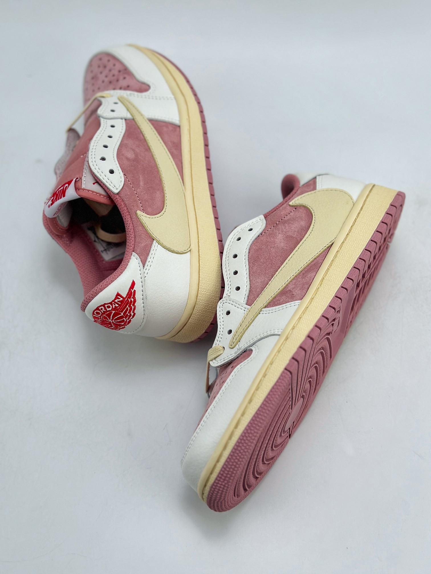 190 Travis Scott x Nike Air Jordan 1 Low x Louis Vuitton Air Jordan 1 Low 桃粉白倒钩 DM7866-600