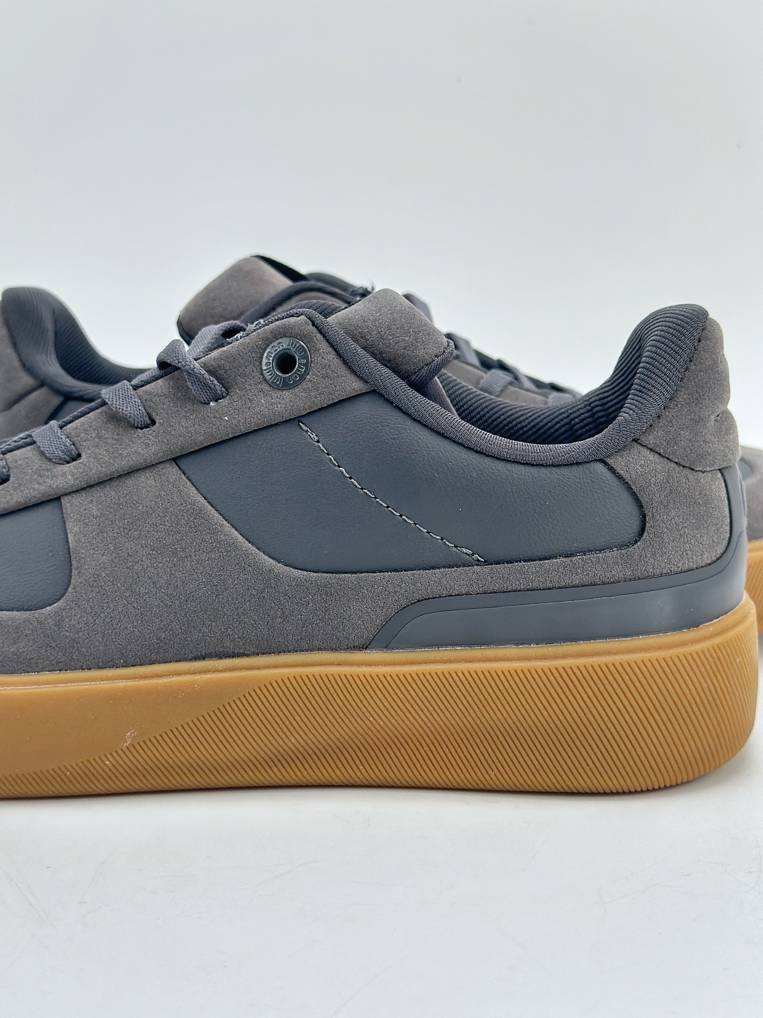 200 露露乐蒙 Lululemon W Cityverse Low 圆头系带耐磨低帮生活休闲鞋男女款生胶灰 LM9AV8S