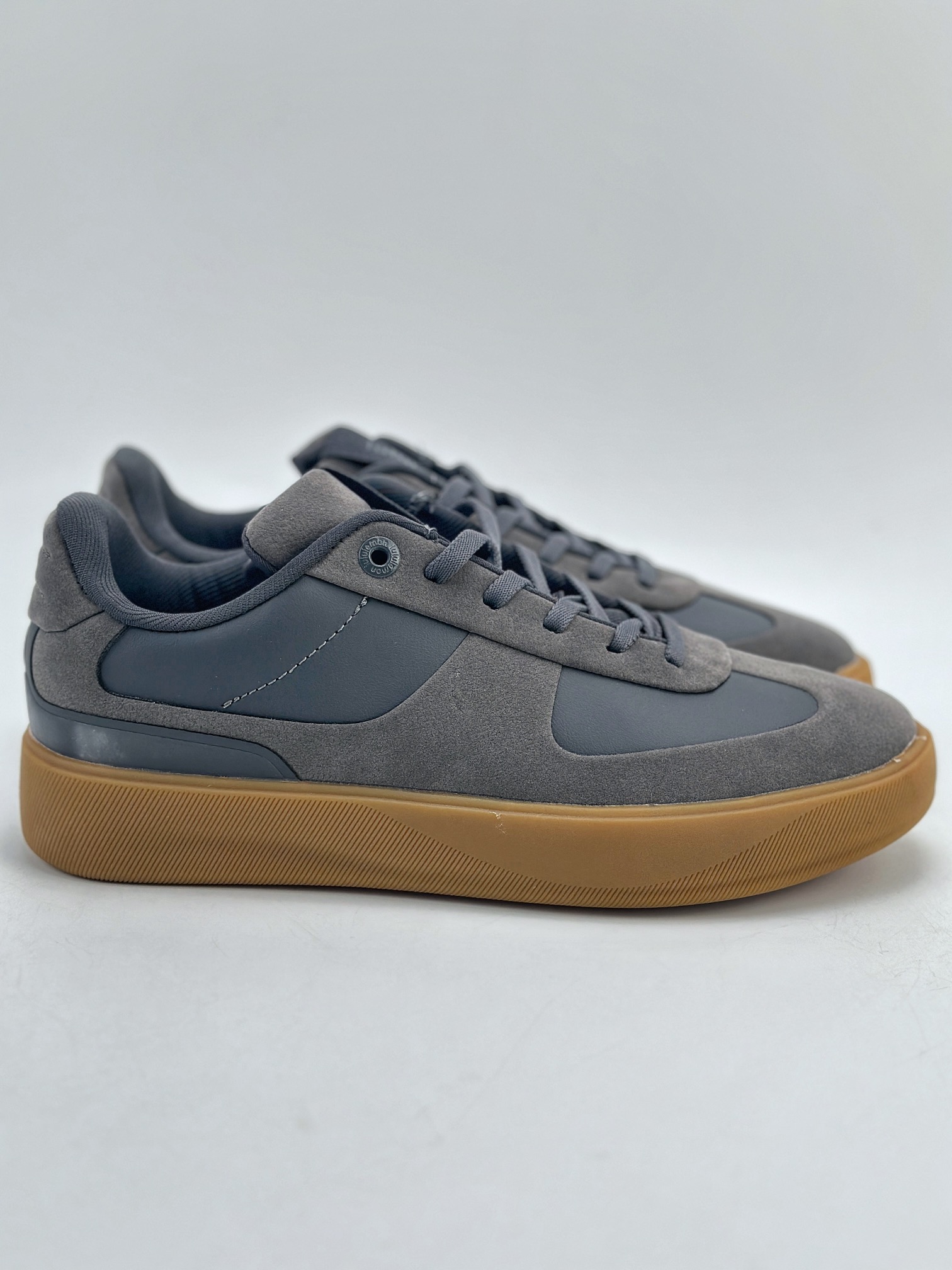 200 露露乐蒙 Lululemon W Cityverse Low 圆头系带耐磨低帮生活休闲鞋男女款生胶灰 LM9AV8S
