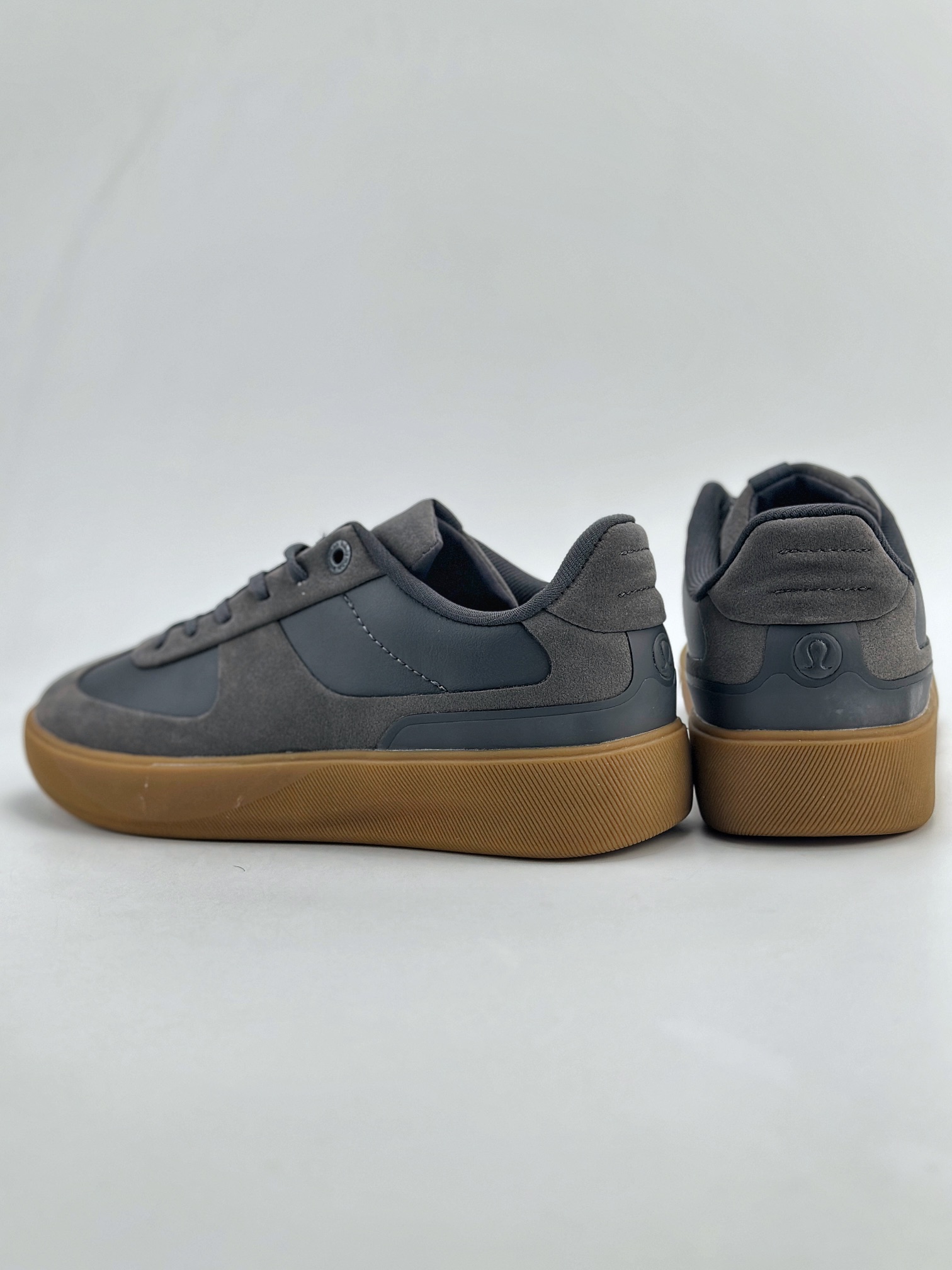 200 露露乐蒙 Lululemon W Cityverse Low 圆头系带耐磨低帮生活休闲鞋男女款生胶灰 LM9AV8S