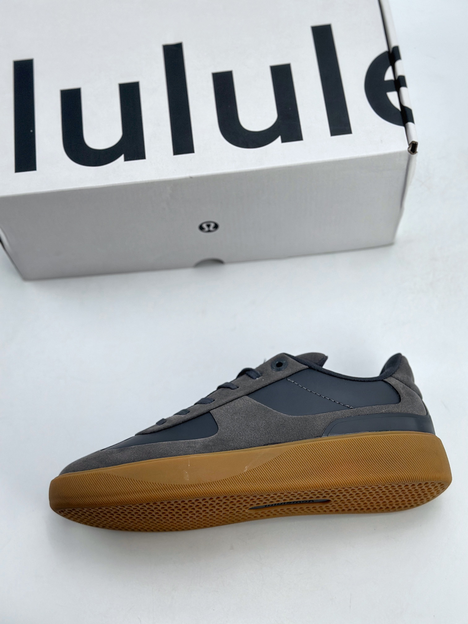 200 露露乐蒙 Lululemon W Cityverse Low 圆头系带耐磨低帮生活休闲鞋男女款生胶灰 LM9AV8S