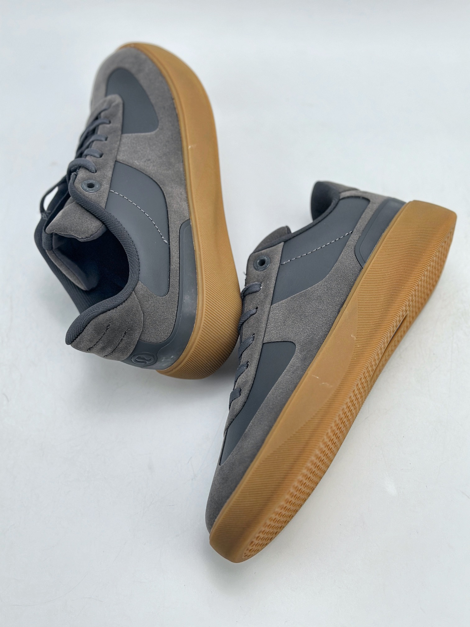 200 露露乐蒙 Lululemon W Cityverse Low 圆头系带耐磨低帮生活休闲鞋男女款生胶灰 LM9AV8S