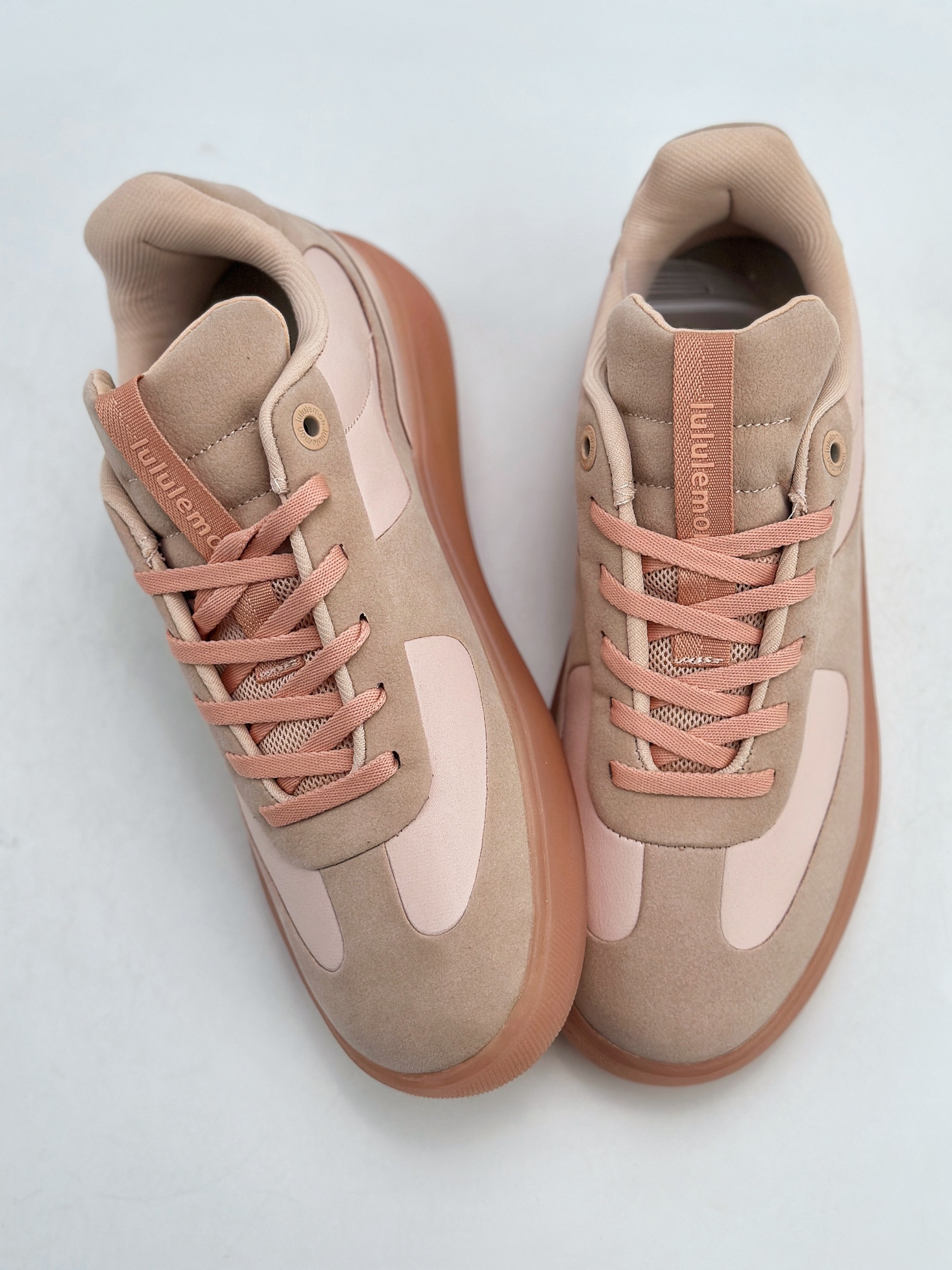 200 露露乐蒙 Lululemon W Cityverse Low 圆头系带耐磨低帮生活休闲鞋男女款粉 LW9FFIS