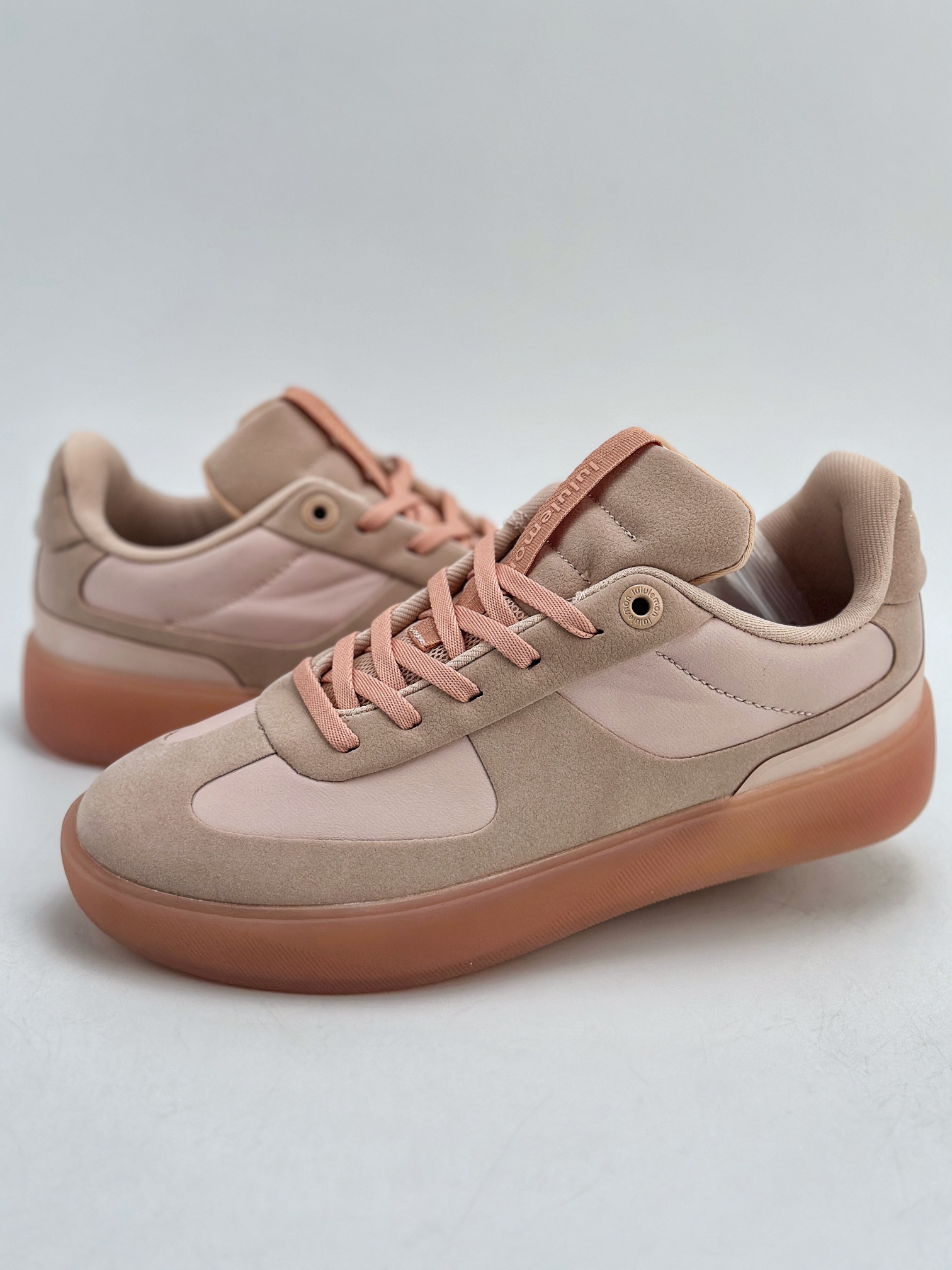 200 露露乐蒙 Lululemon W Cityverse Low 圆头系带耐磨低帮生活休闲鞋男女款粉 LW9FFIS