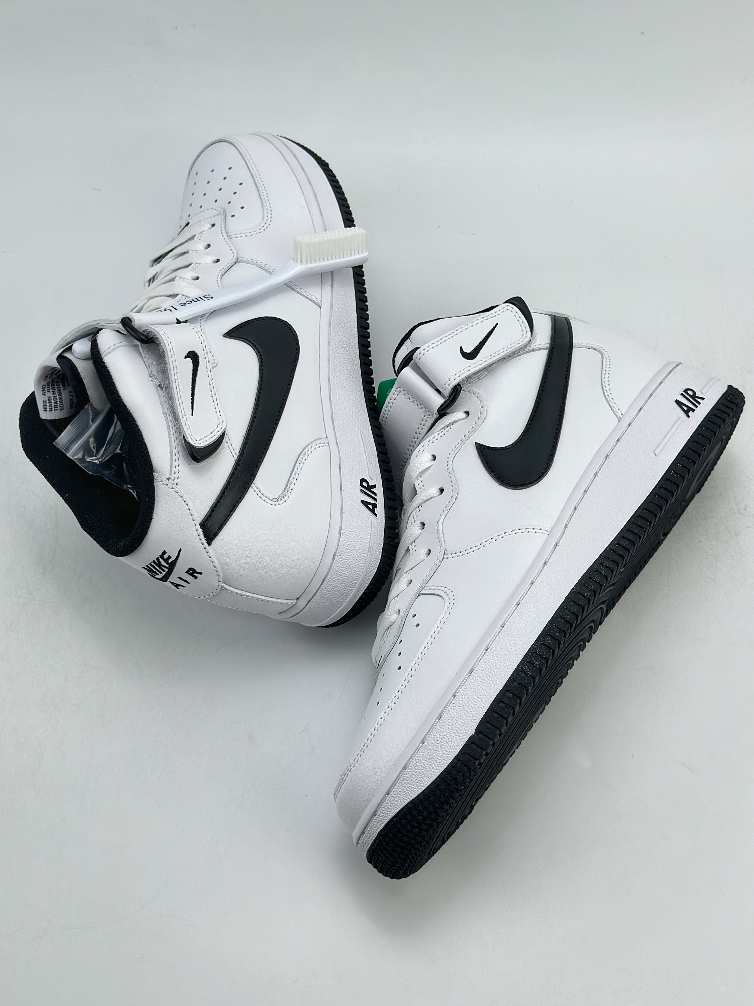 220 Nike Air Force 1 Mid 07 白黑 DV0806-101